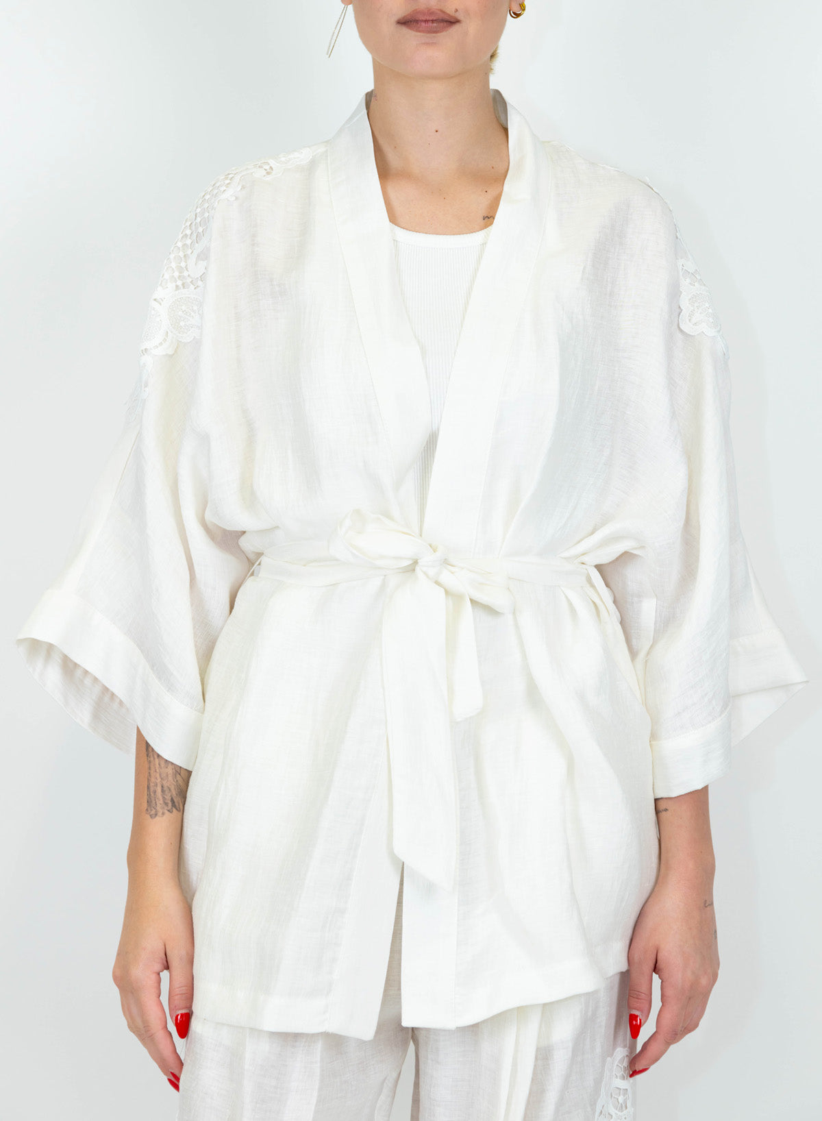 Maryley - Giacca kimono in lino con ricami sulle maniche e cintura in tessuto