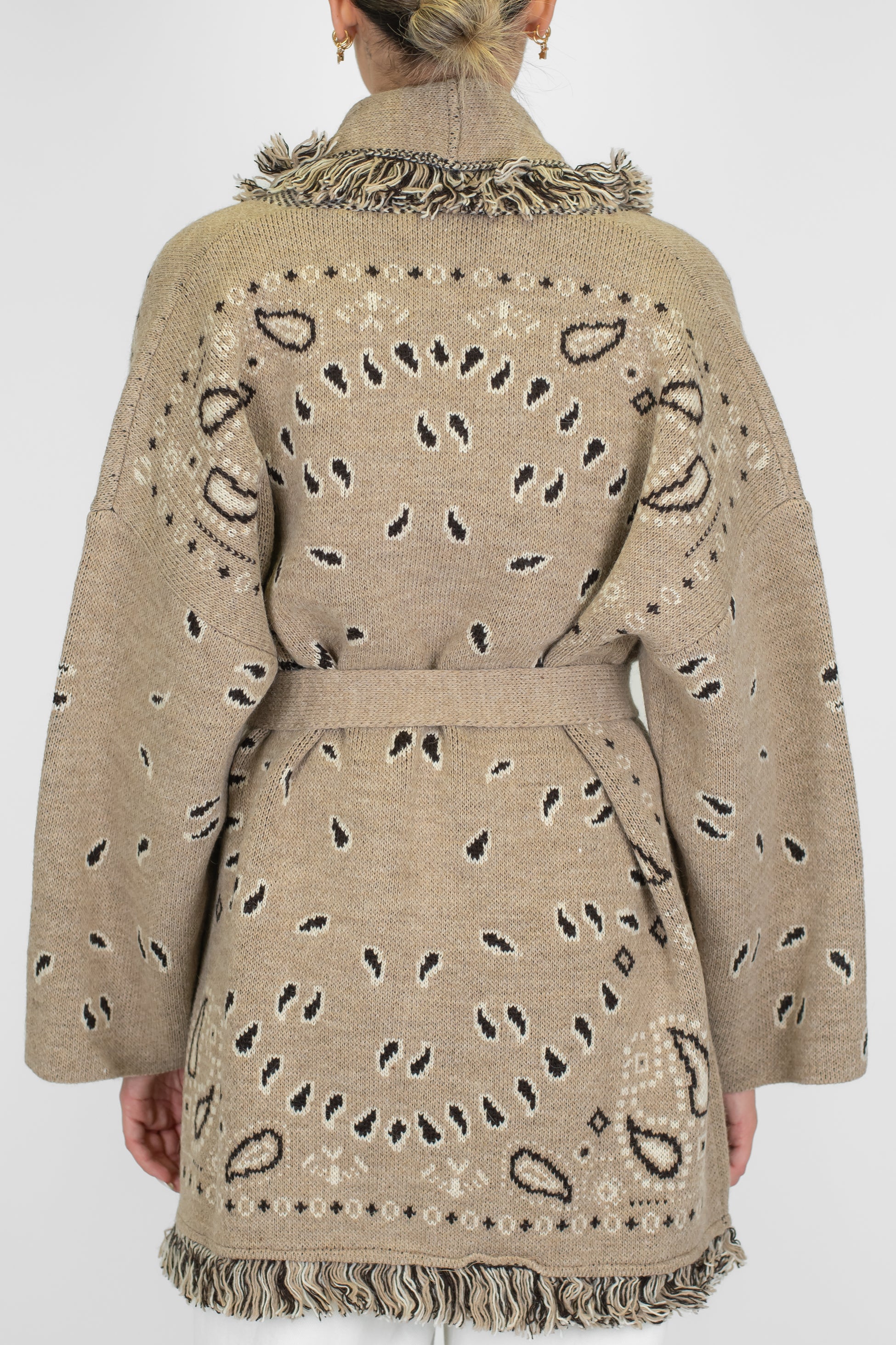 Tensione in - Cardigan in misto lana fantasia bandana con frange