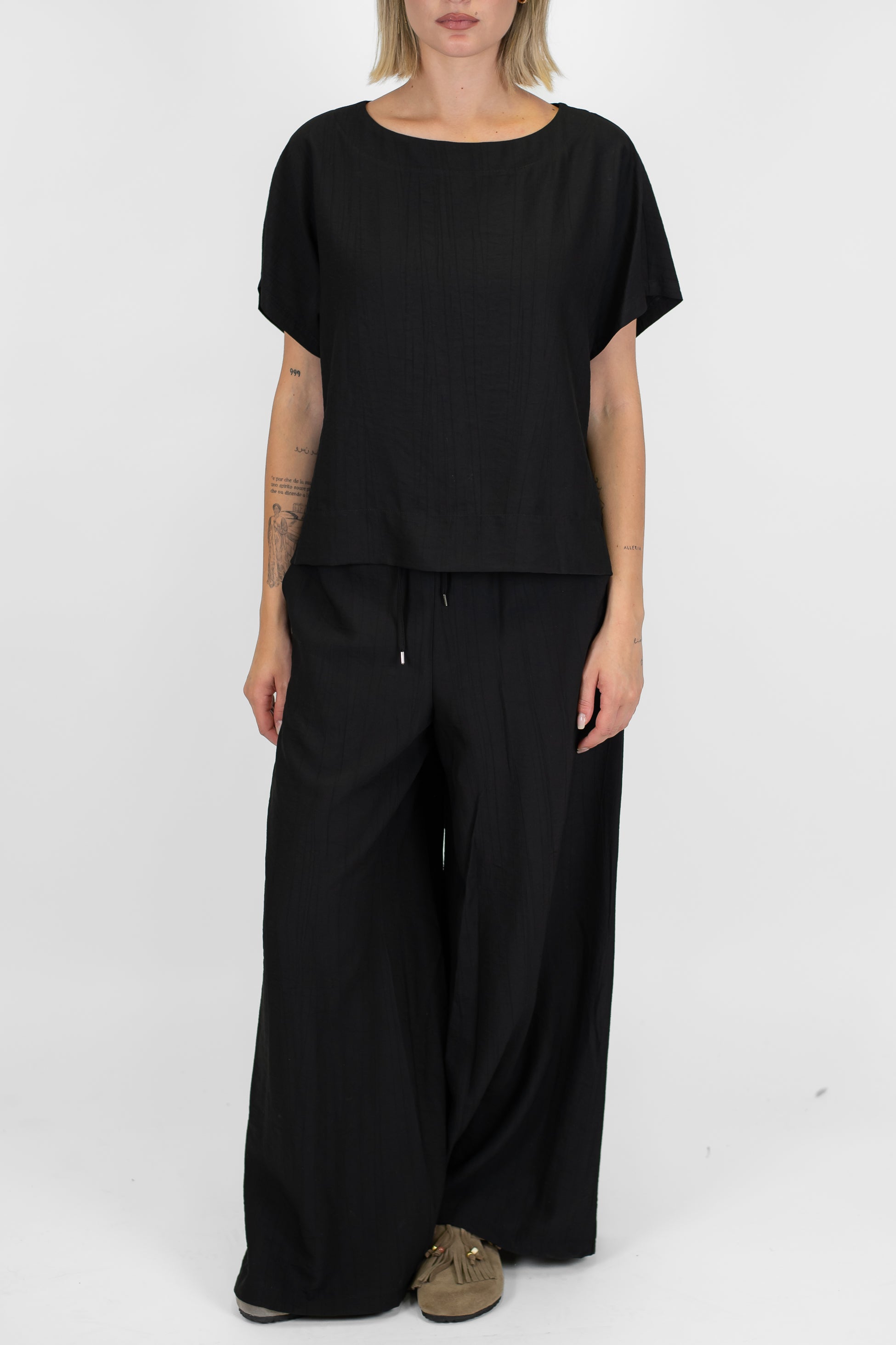 Tensione in - Coordinato t-shirt e pantalone palazzo con coulisse in viscosa leggera