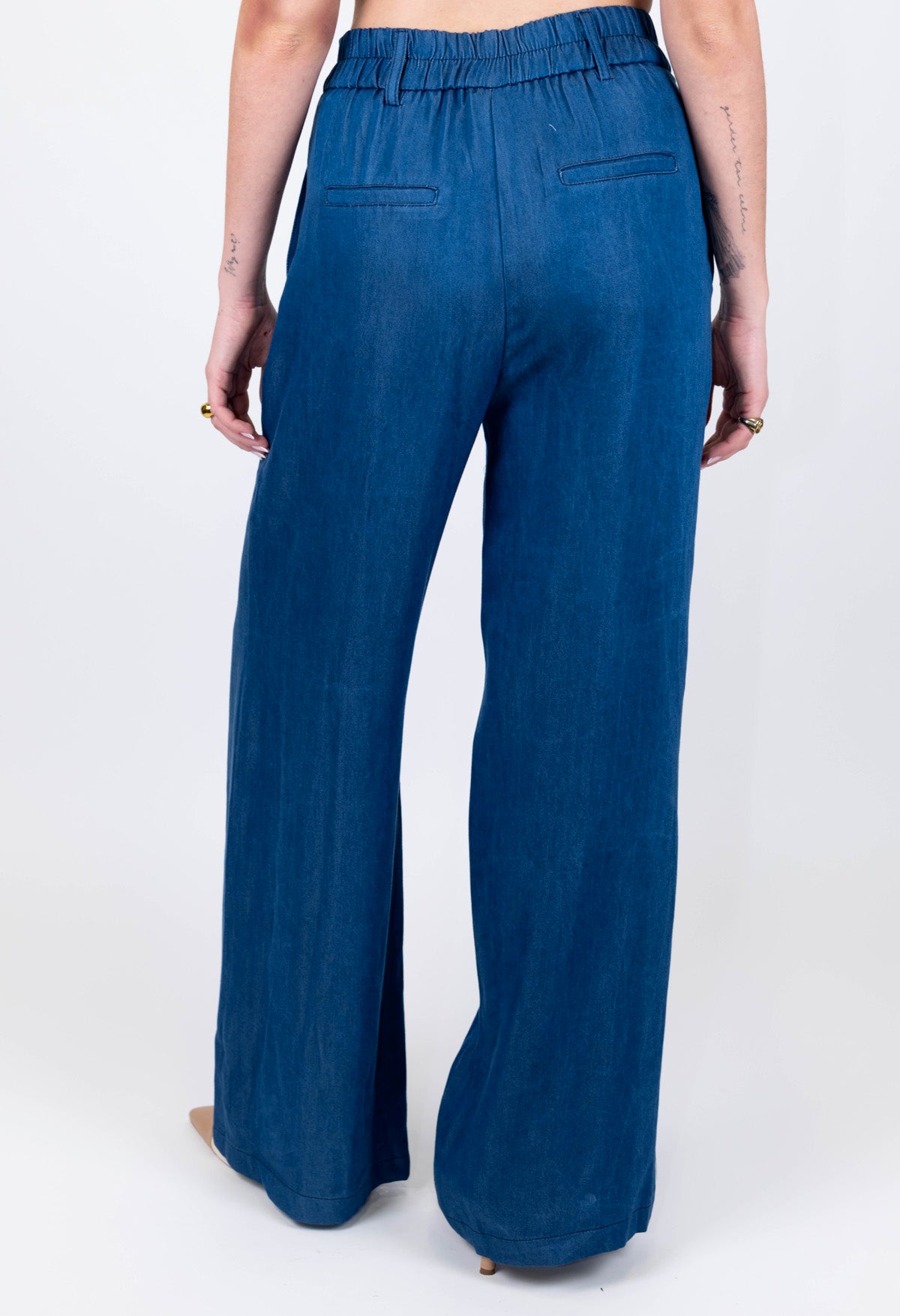 Tensione in - Coordinato gilet e pantalone palazzo effetto denim con elastico sul retro