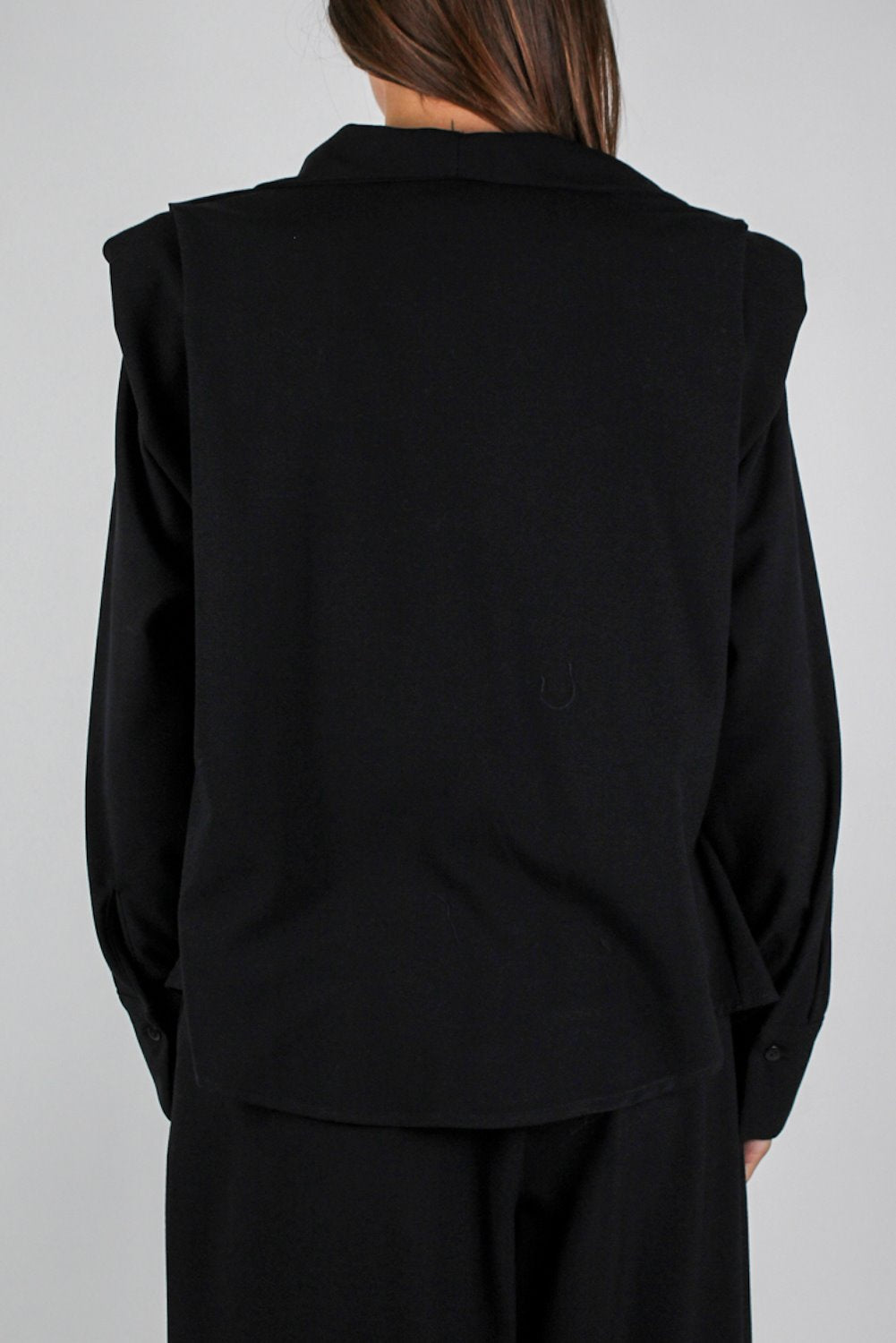 Tensione in - Camicia a scatola con spalla a sbuffo