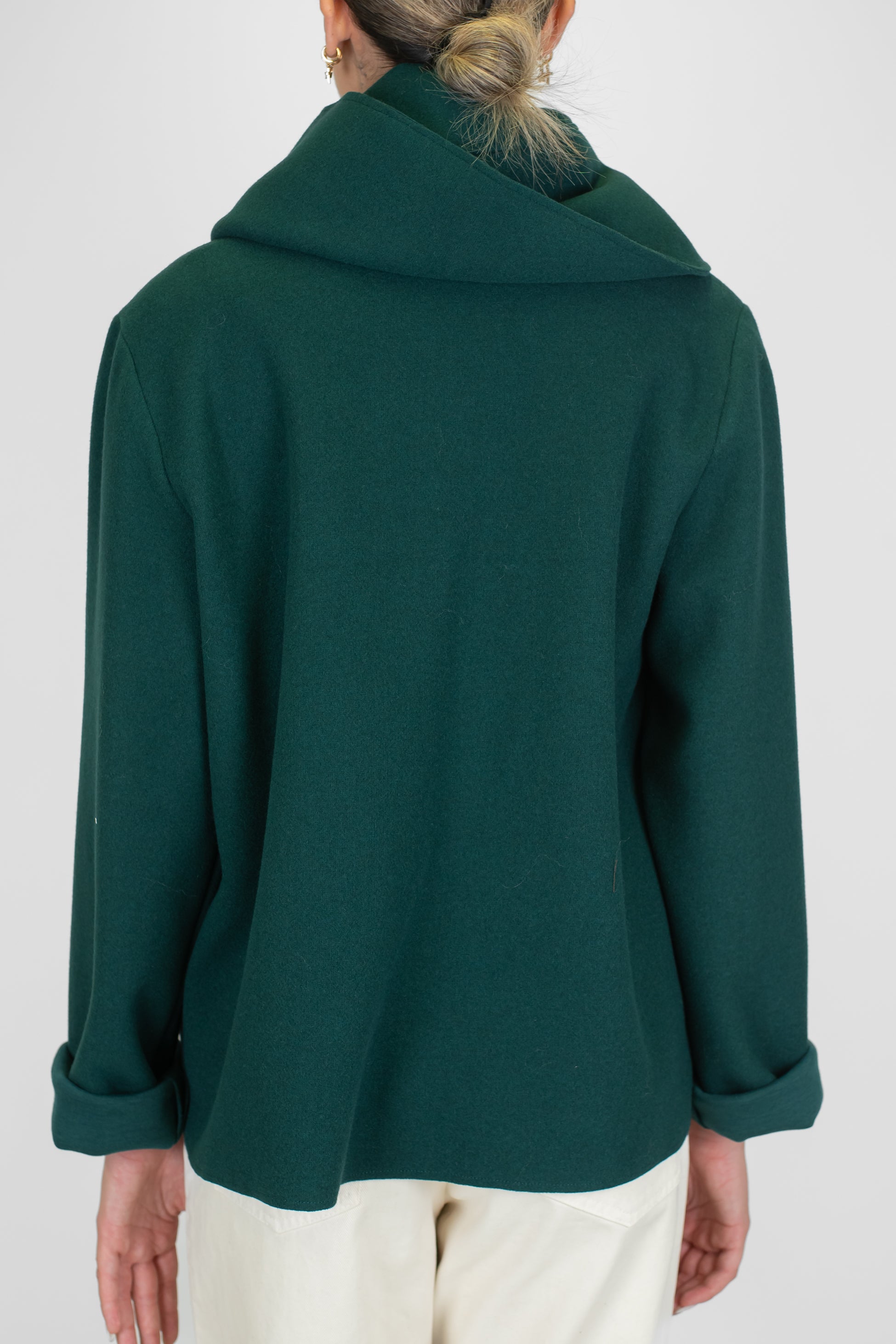 Tensione in - Cappetta doppiopetto in panno con cappuccio