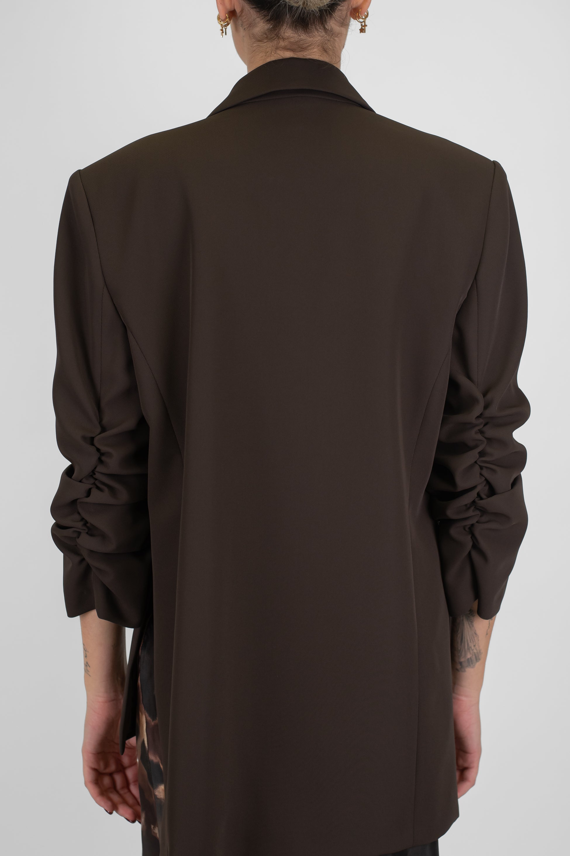 Imperial - Giacca monopetto in tessuto fluido con spalline e maniche arricciate
