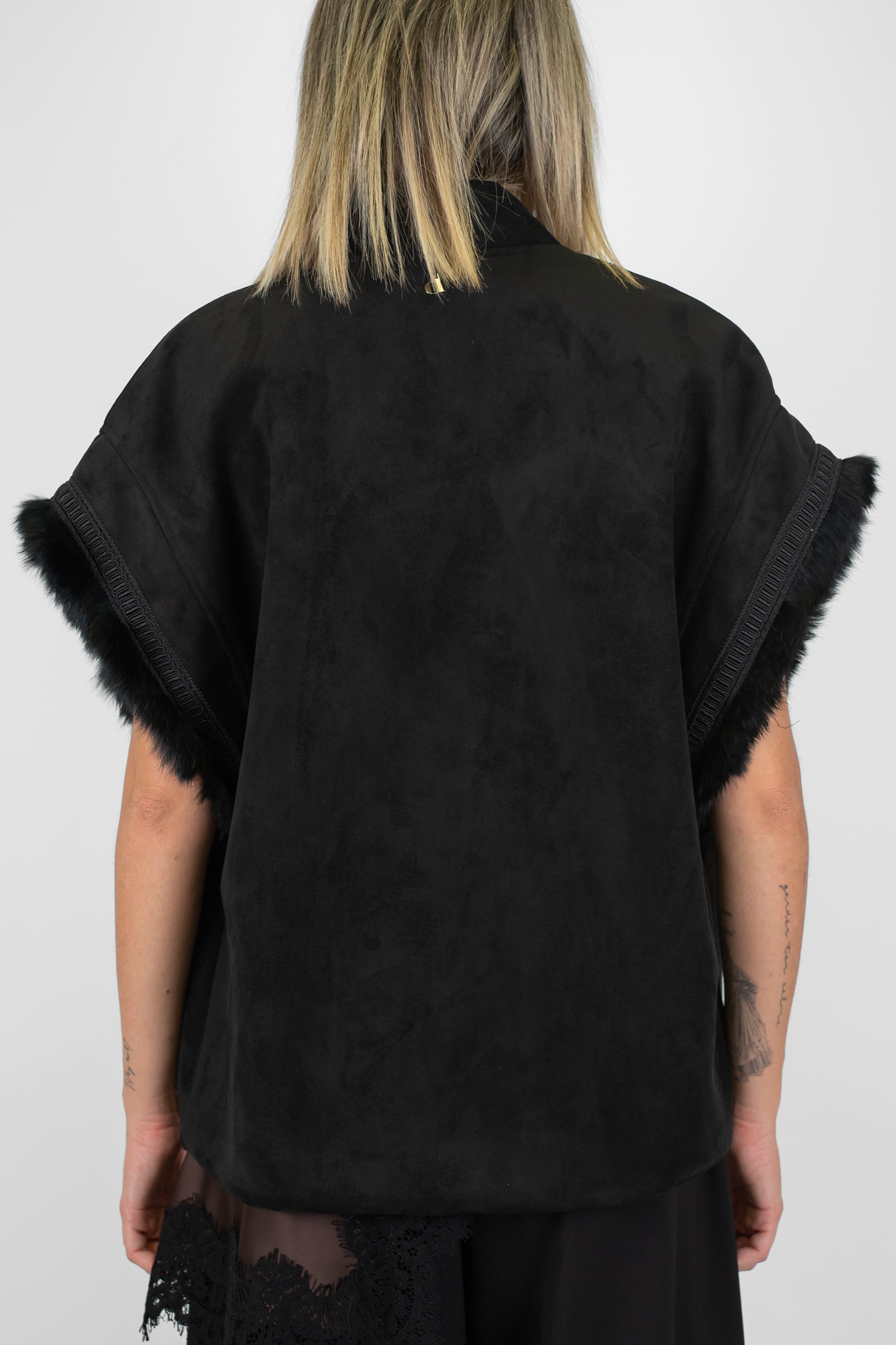 Dixie - Gilet aperto in camoscio con tasconi e frange sulla manica