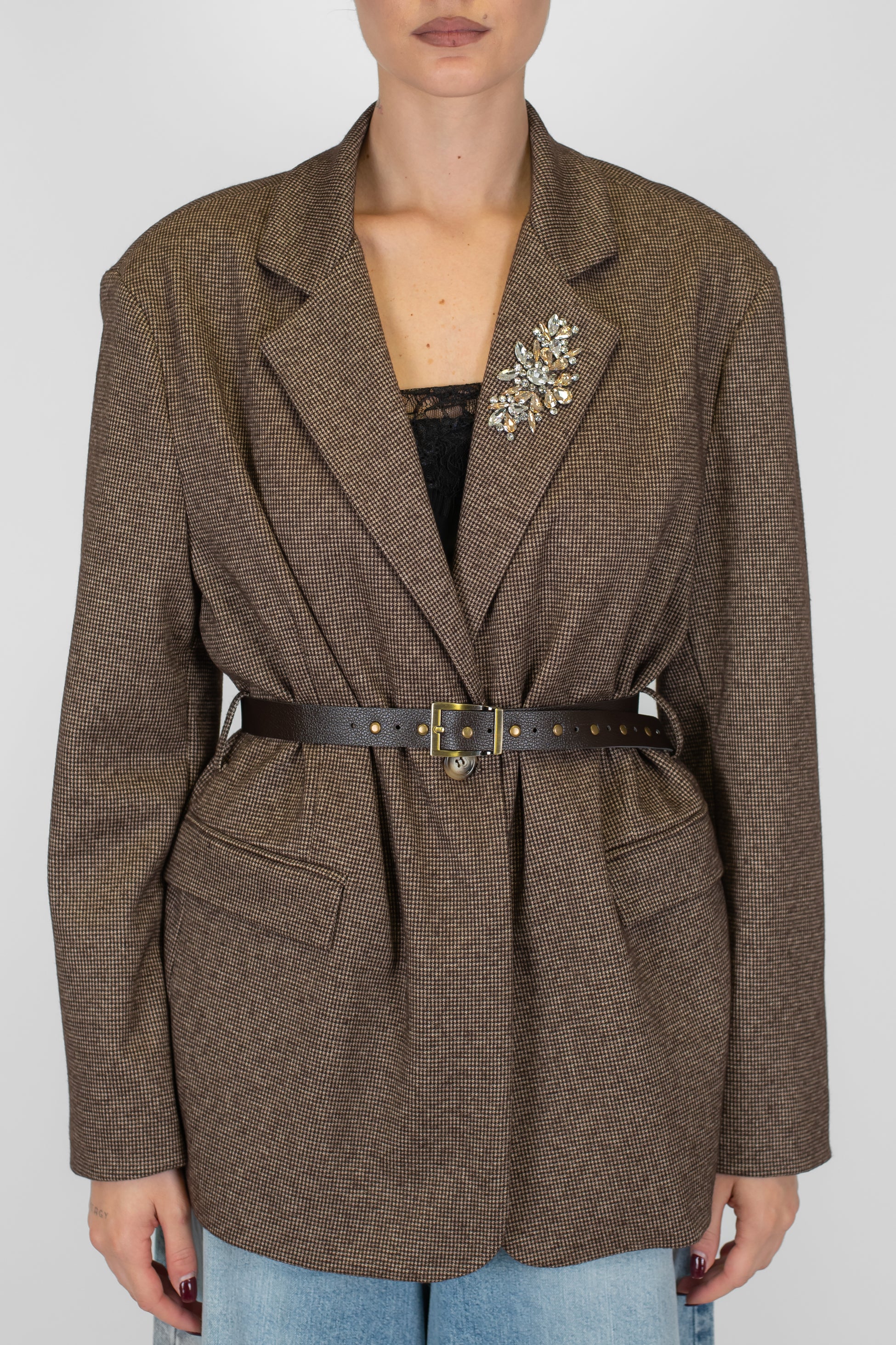 Dixie - Giacca monopetto fantasia quadretti con spalline, spille gioiello e cintura in vita