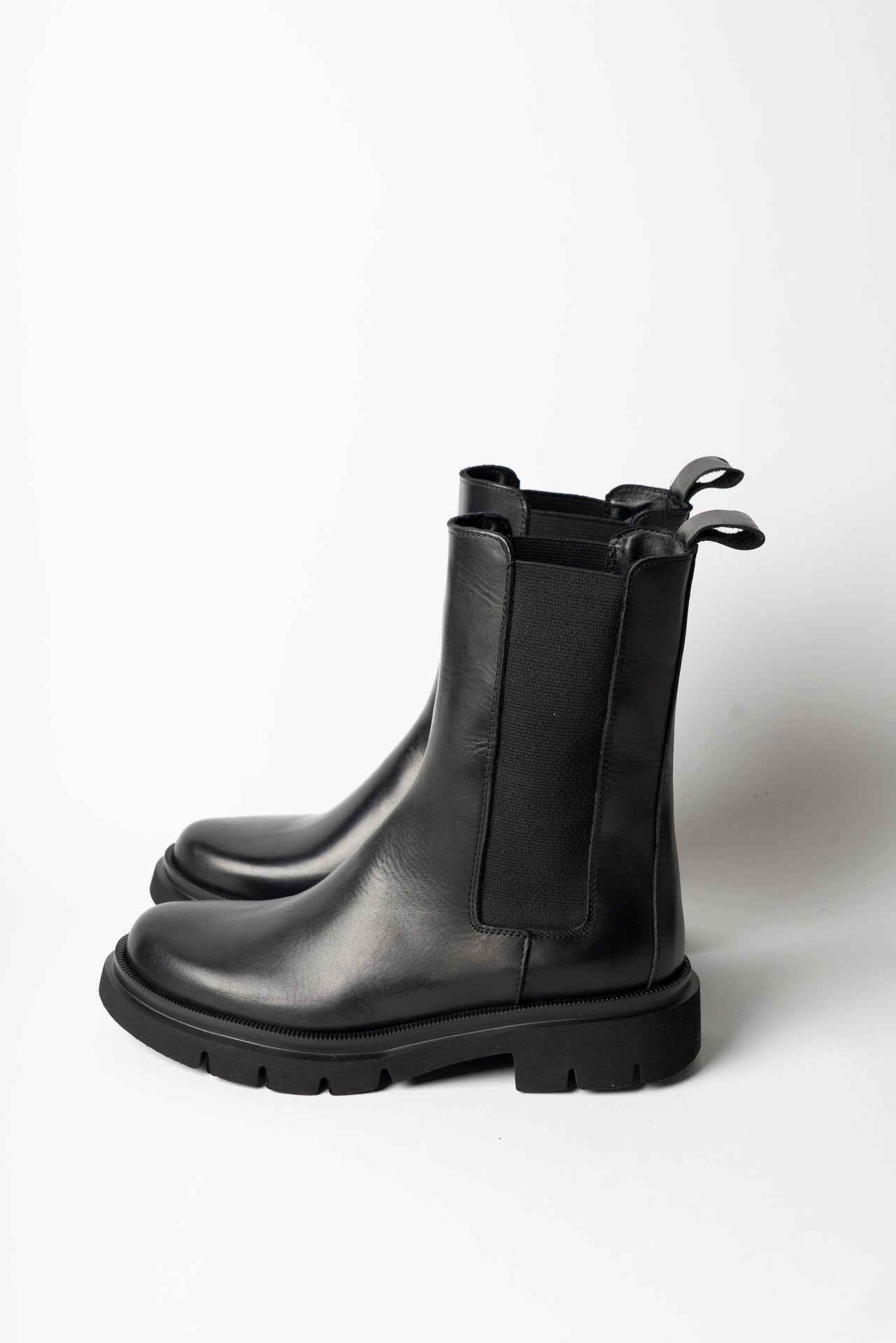 Ovyé - Stivaletto chelsea in pelle con suola extra light