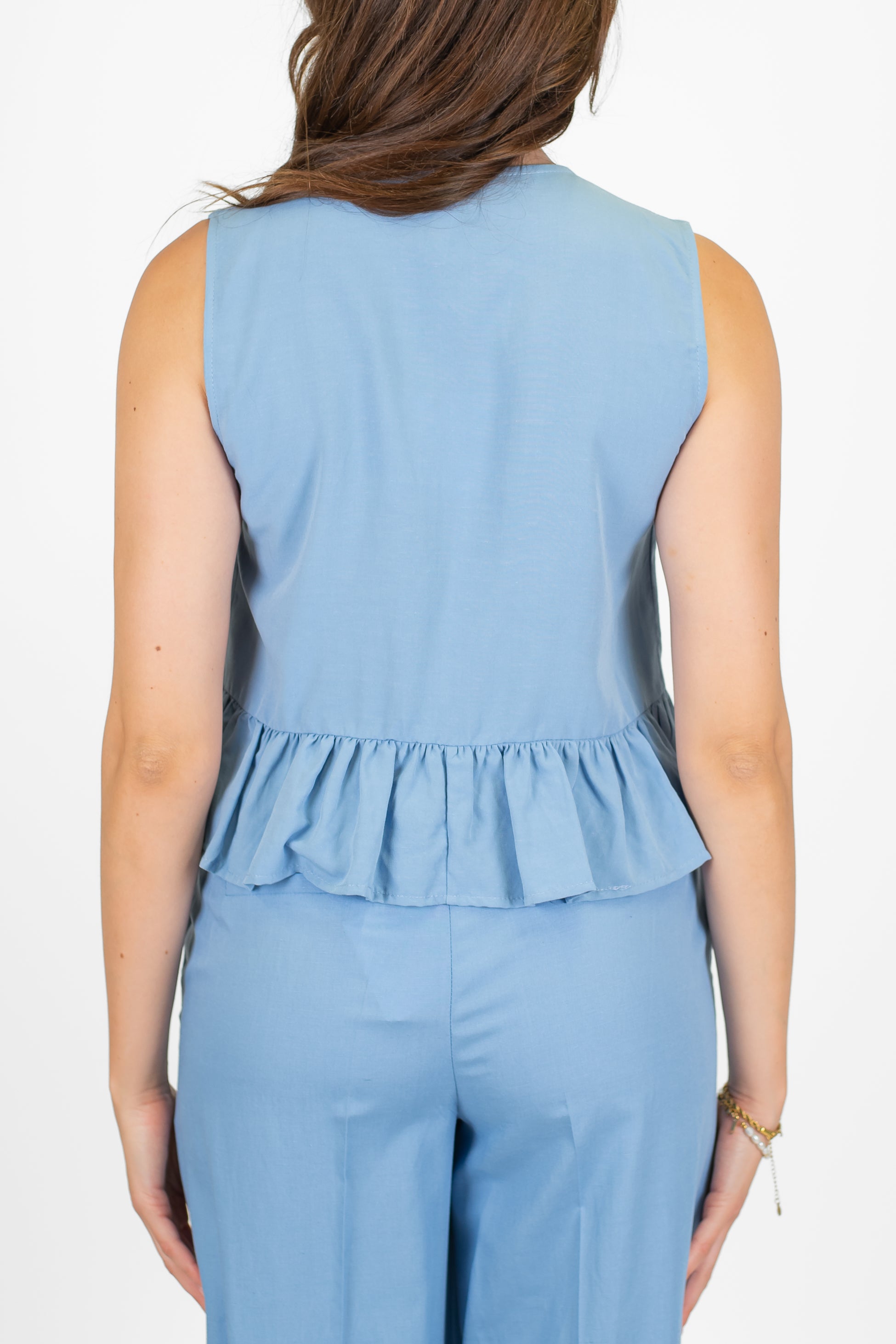 Tensione in - Gilet in misto lino e viscosa con chiusura laccetti e balza sul fondo