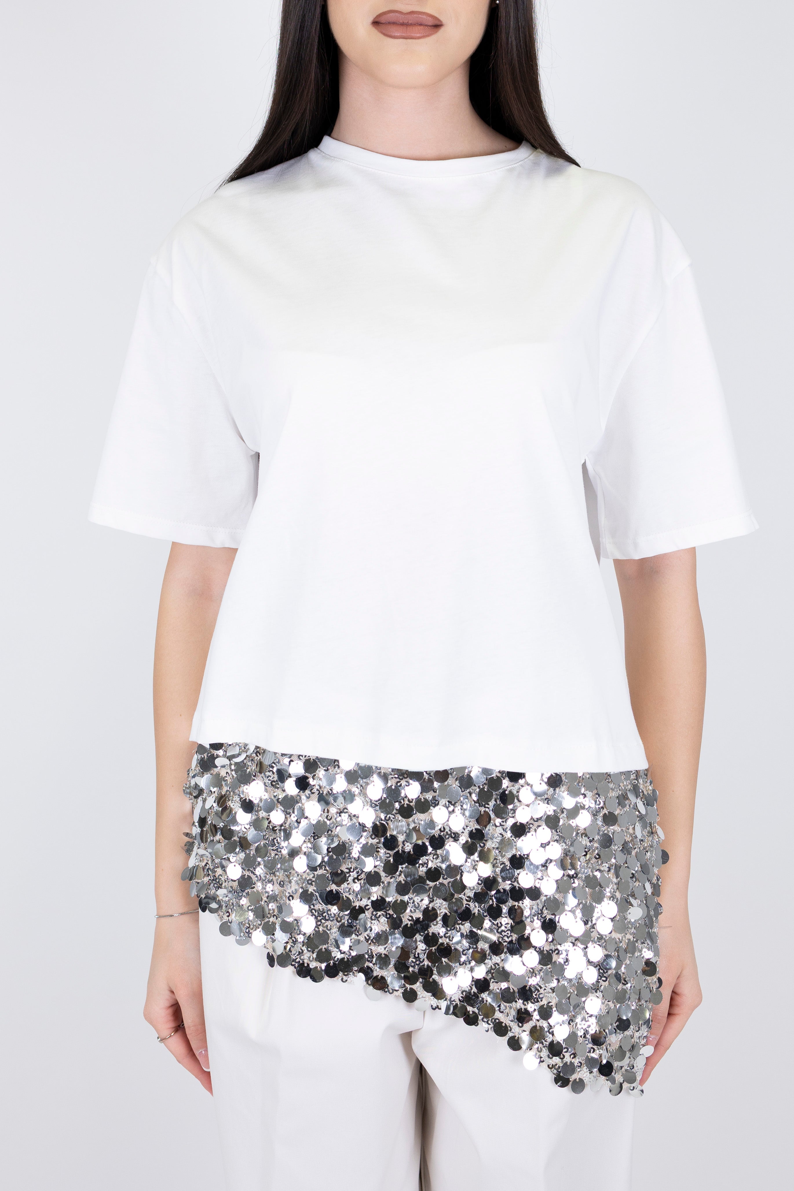 Tensione in - T-shirt over con estensione asimmetrica in paillettes