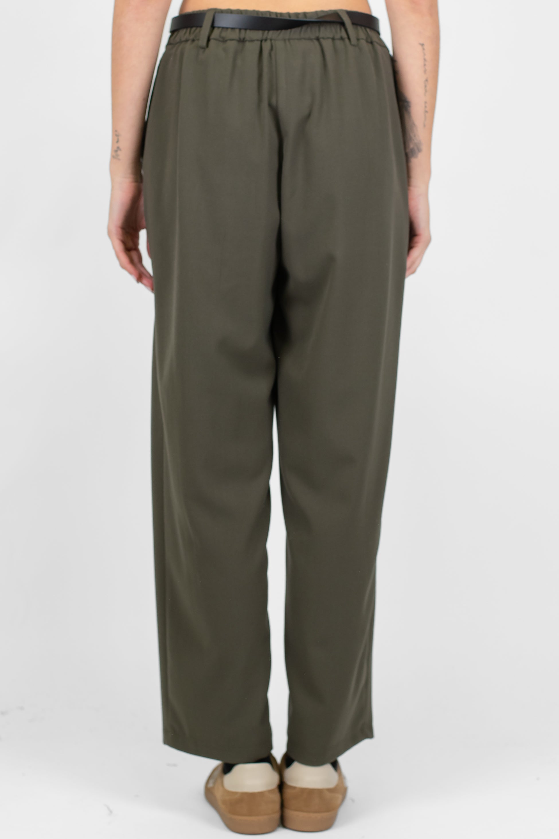 Tensione in - Pantalone regular con elastico sul retro