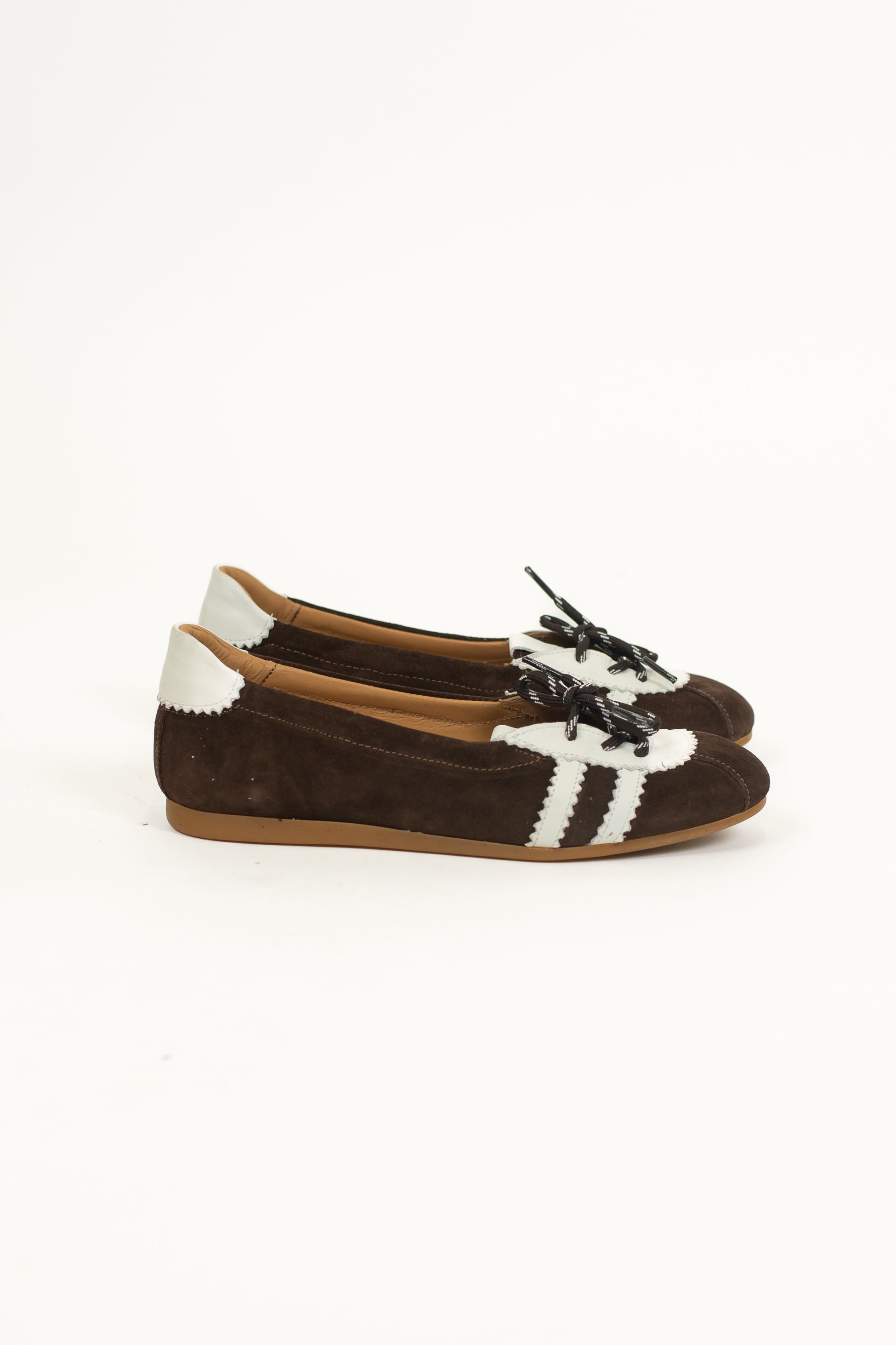 Ovyé - Ballerina in camoscio con inserti in pelle e lacci