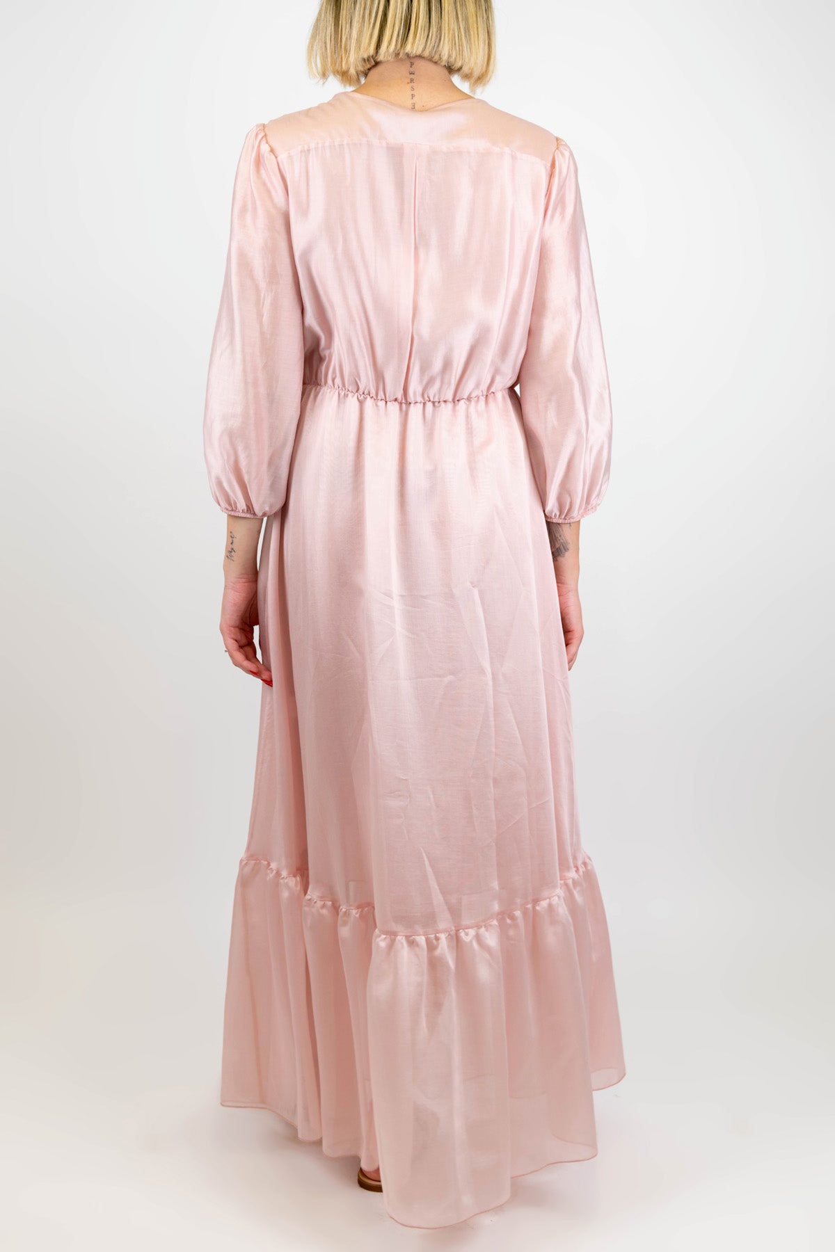 Tensione in - Abito lungo in lyocell con scollo a V e balza sul fondo