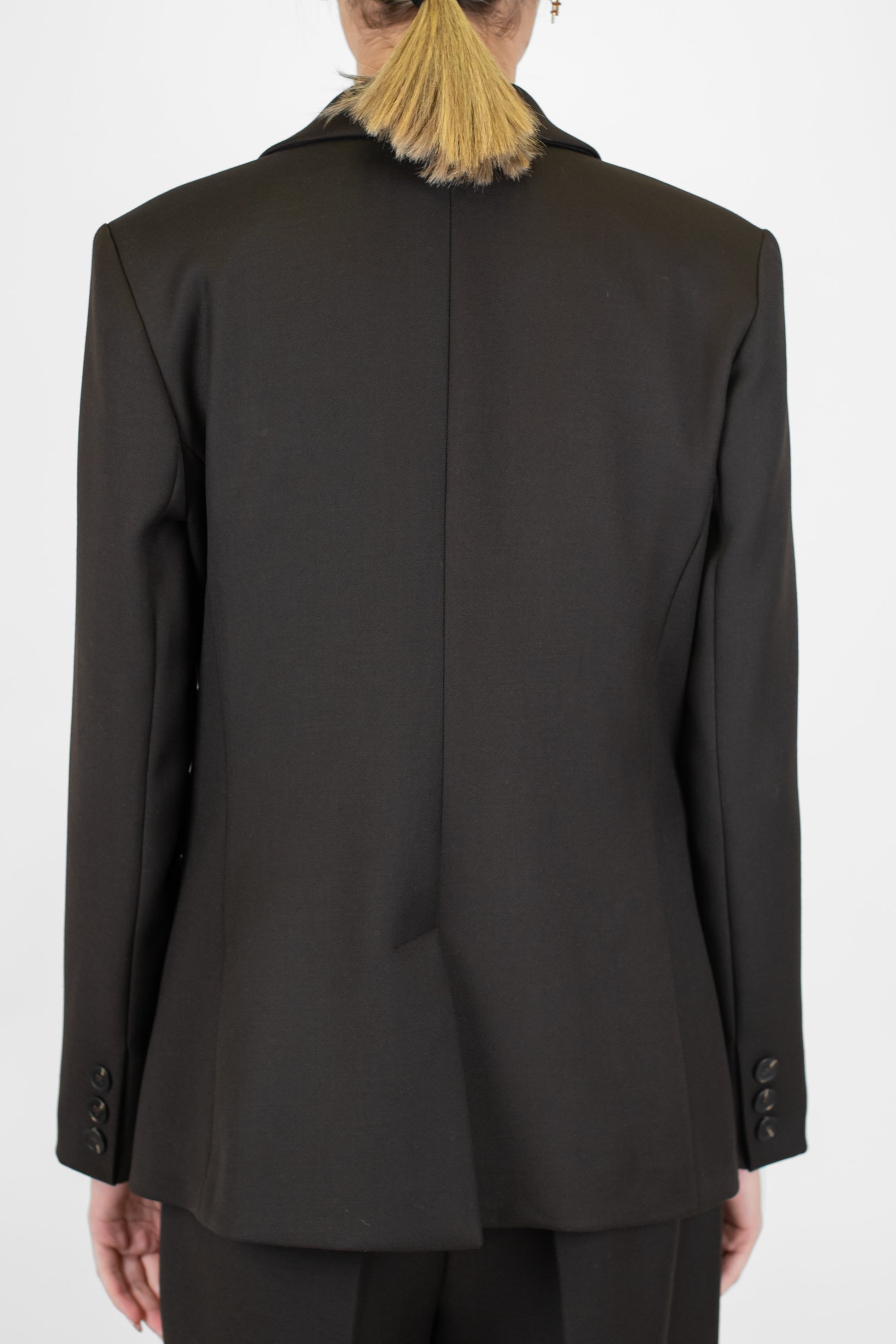 Tensione in - Giacca monopetto con chiusura ad un bottone