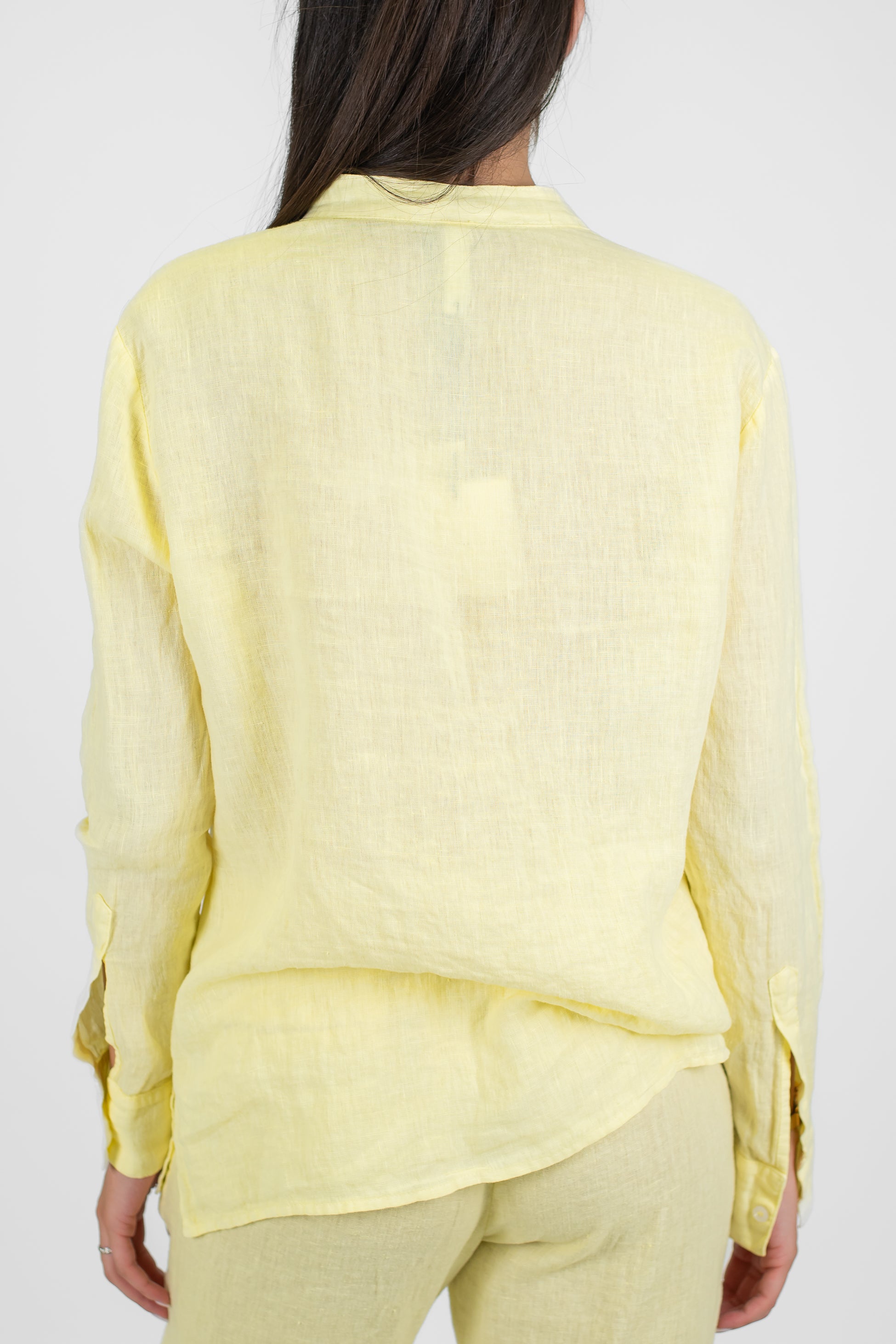 Tensione in - Camicia collo coreano in puro lino