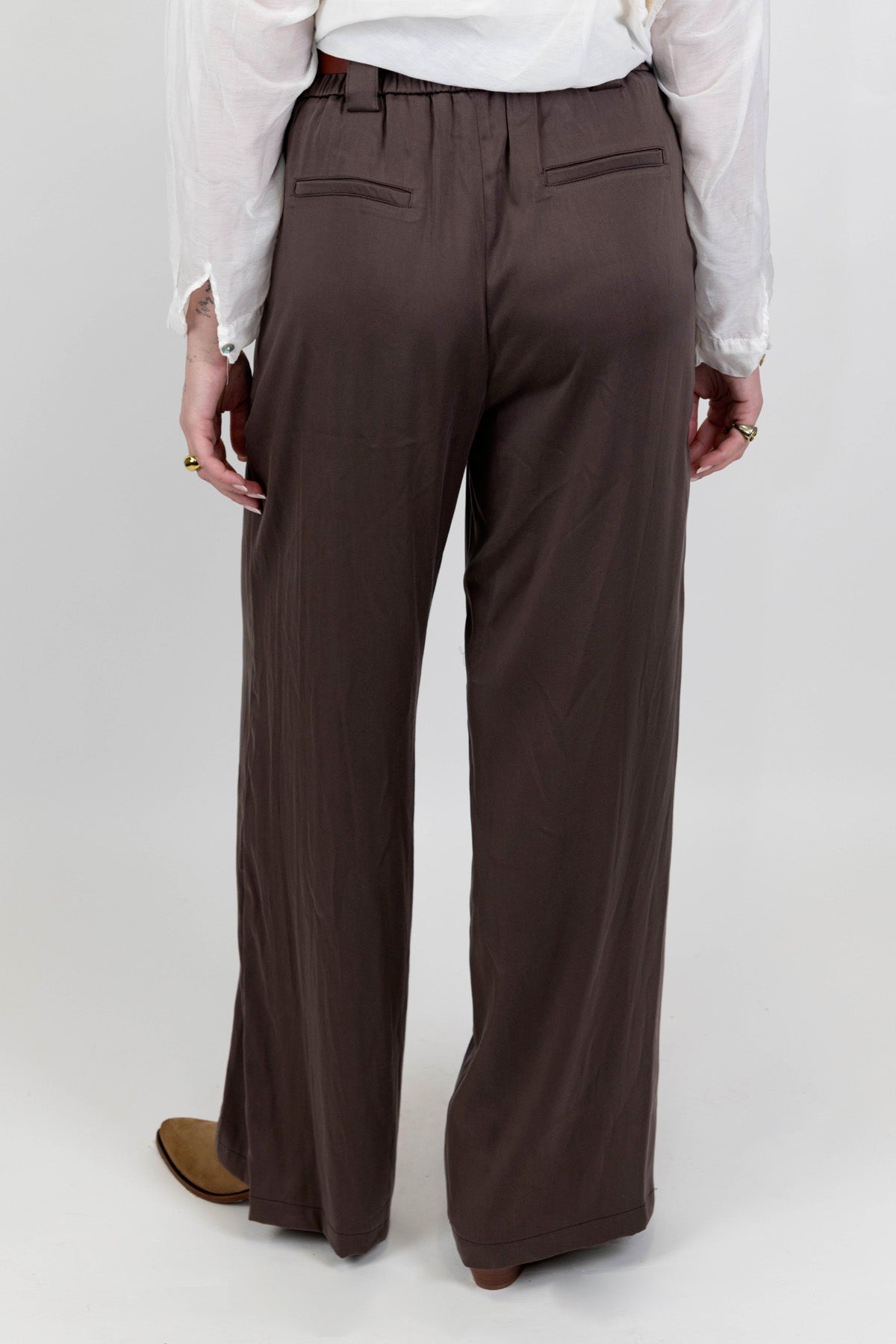 Tensione in - Pantalone palazzo in tencel con elastico sul retro