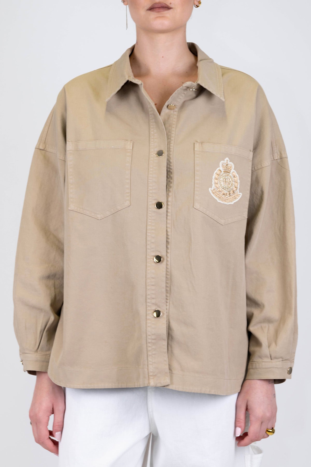 Tensione in - Camicia in denim colorato con patch sul taschino