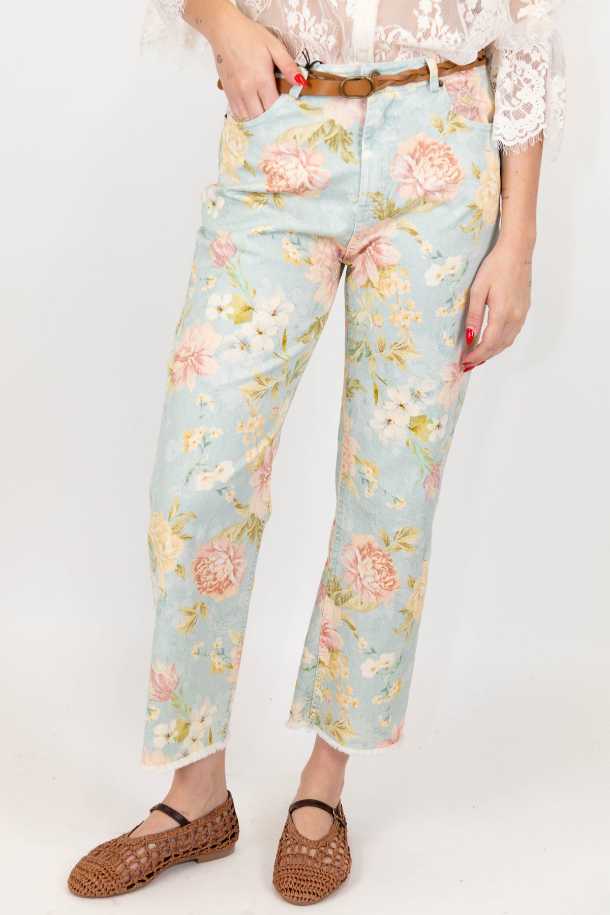 Tensione in - Pantalone fantasia floreale in denim sfrangiato sul fondo