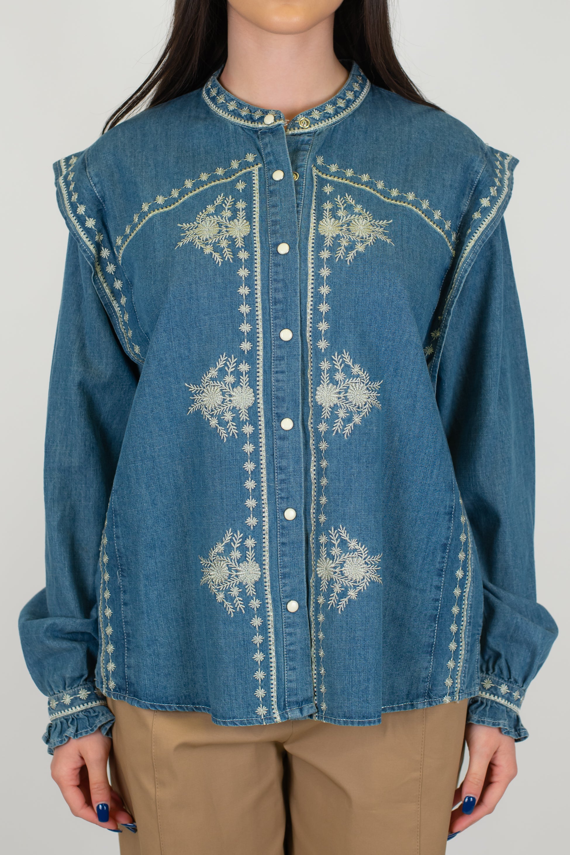 Tensione in - Camicia in denim con ricami e collo coreano