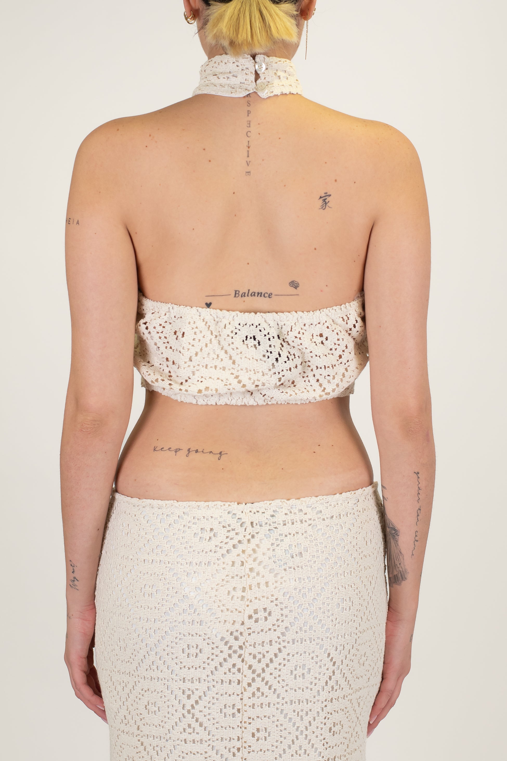 Haveone - Top in crochet con rosa ricamata al collo