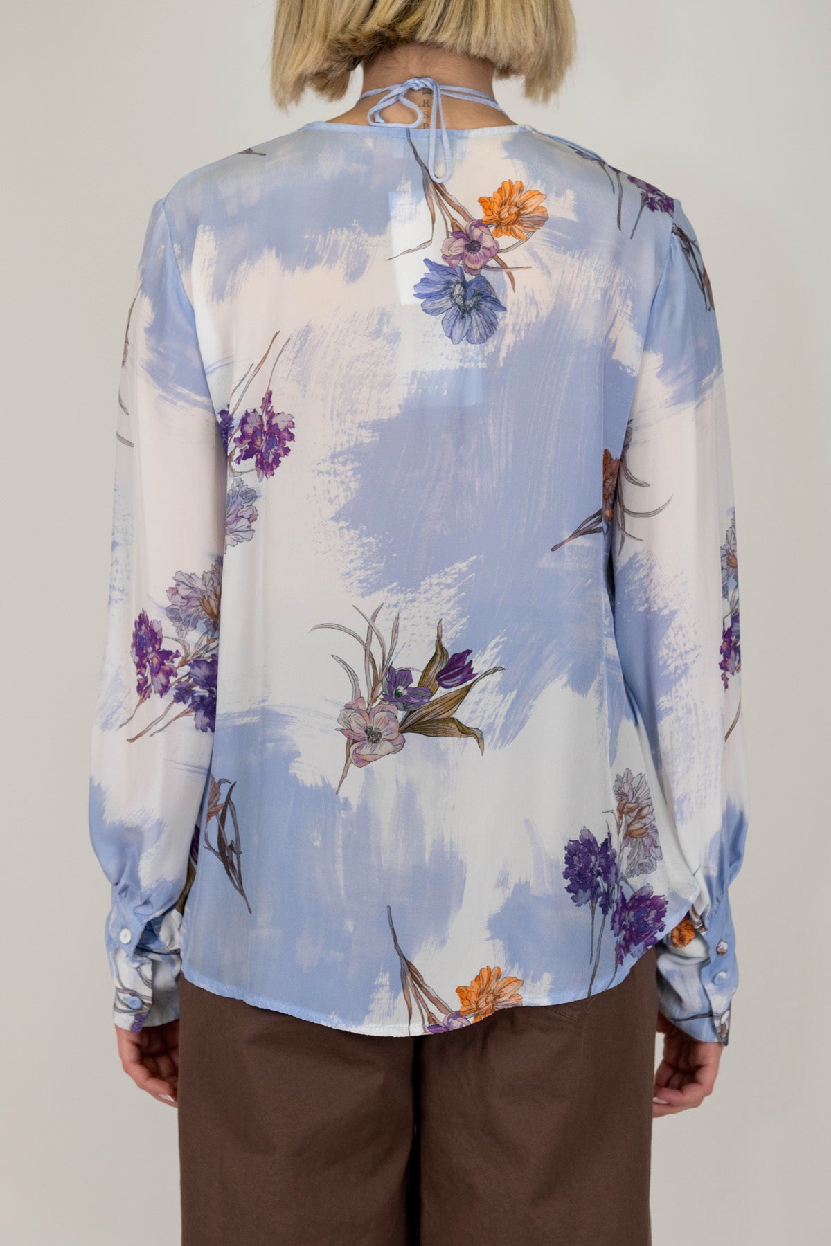 Motel - Camicia fantasia floreale in viscosa con rouches e allaccio al collo intrecciato