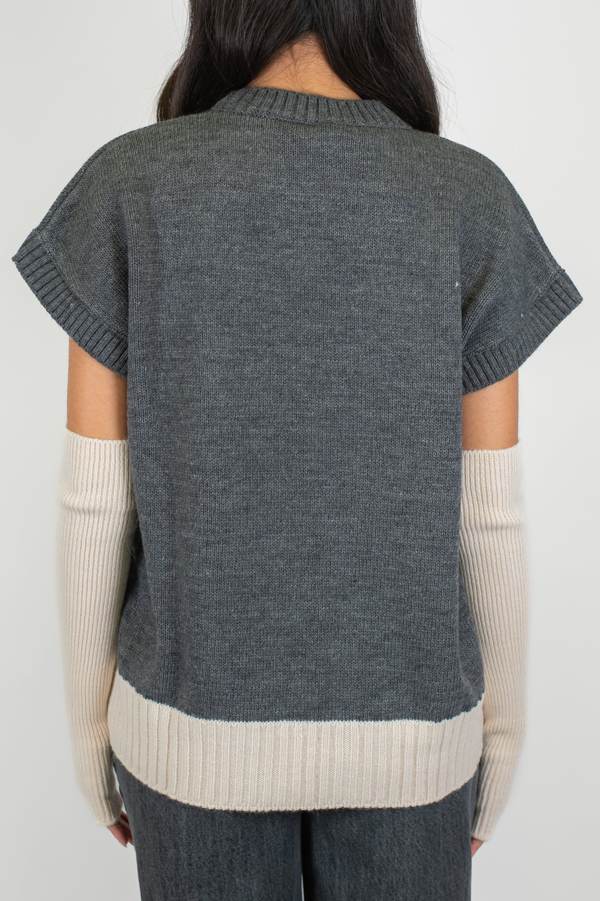 Tensione in - Maglia in misto lana con fondo e manicotti a contrasto