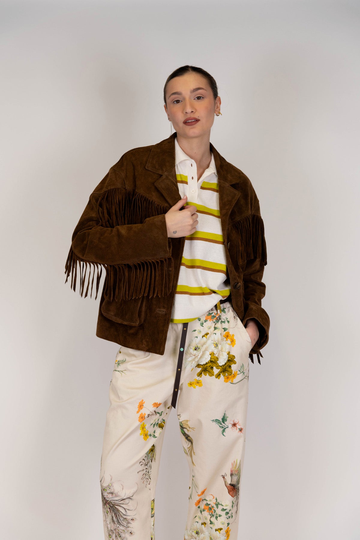 Tensione in - Giacca in camoscio con frange su fronte e maniche