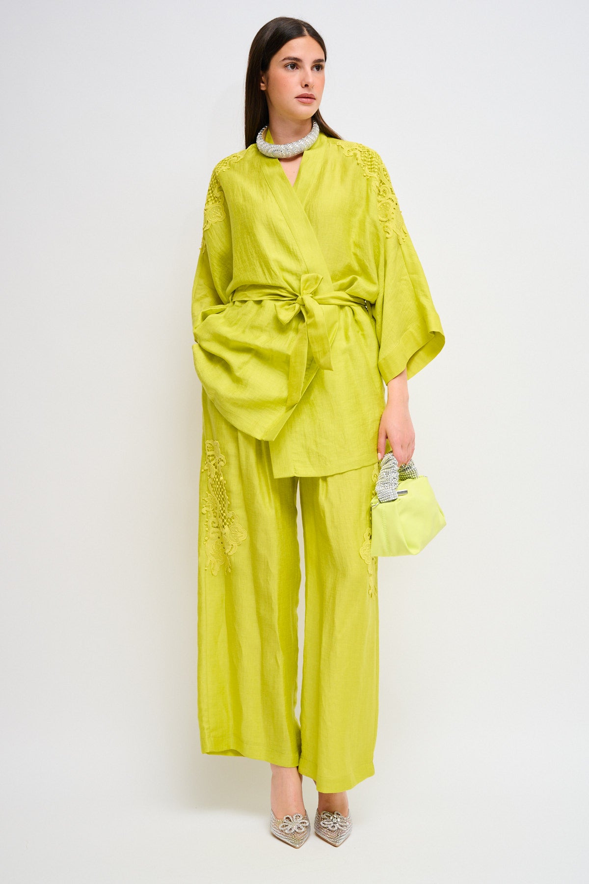 Maryley - Giacca kimono in lino con ricami sulle maniche e cintura in tessuto