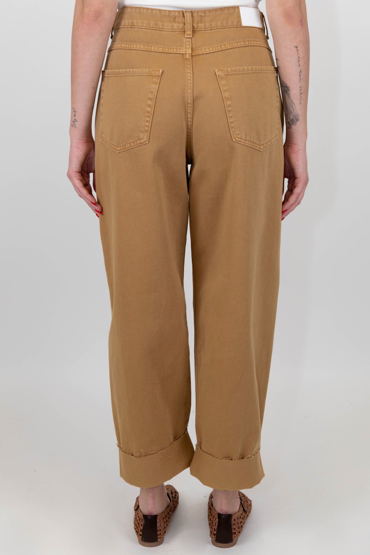 Motel - Pantalone regular in denim colorato con risvolto sul fondo