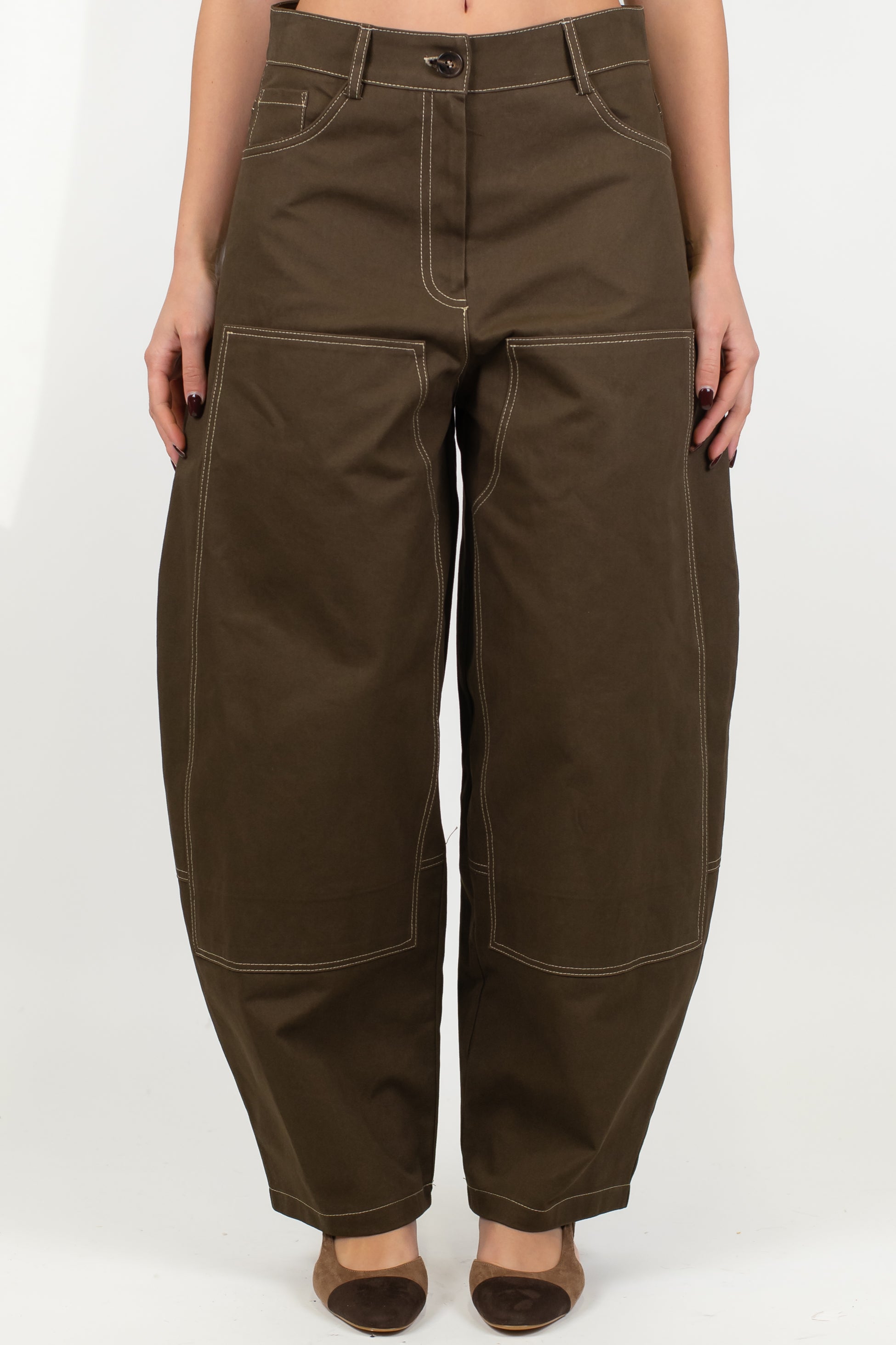 Tensione in - Pantalone barrell in denim colorato con tasche posteriori in ecopelle a contrasto