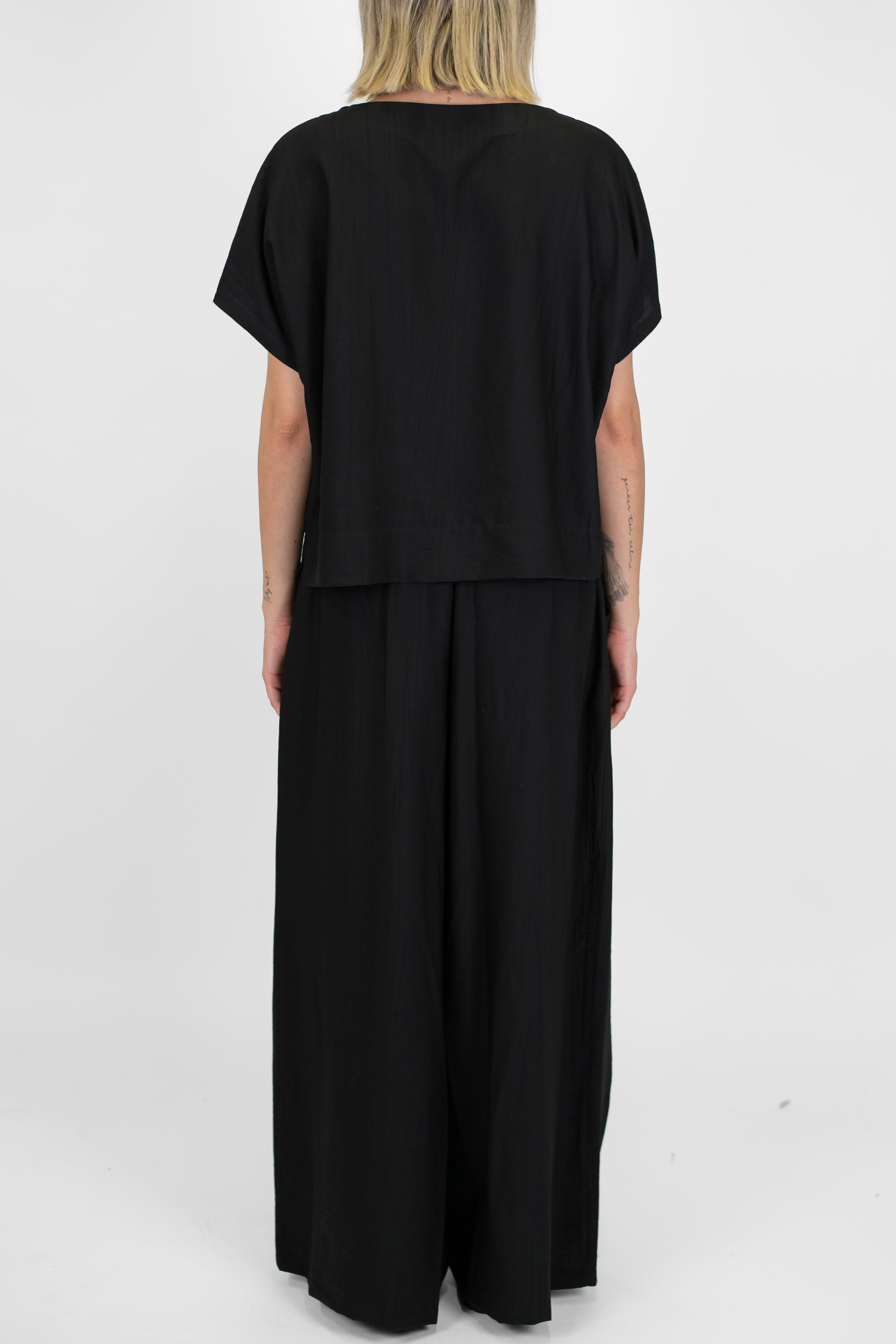 Tensione in - Coordinato t-shirt e pantalone palazzo con coulisse in viscosa leggera