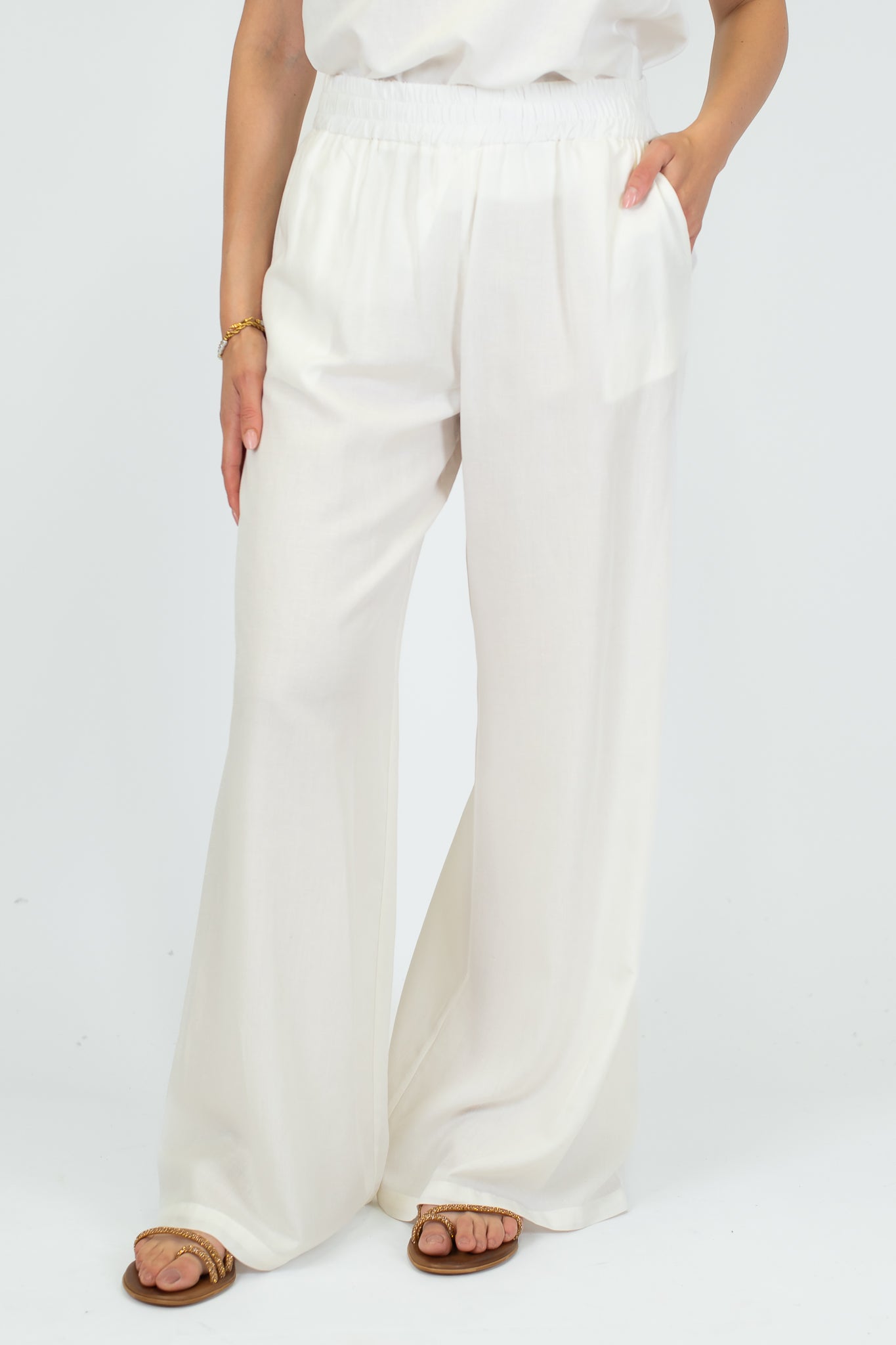 Tensione in - Coordinato in misto lino con top a fascia e pantalone palazzo con elastico sul retro