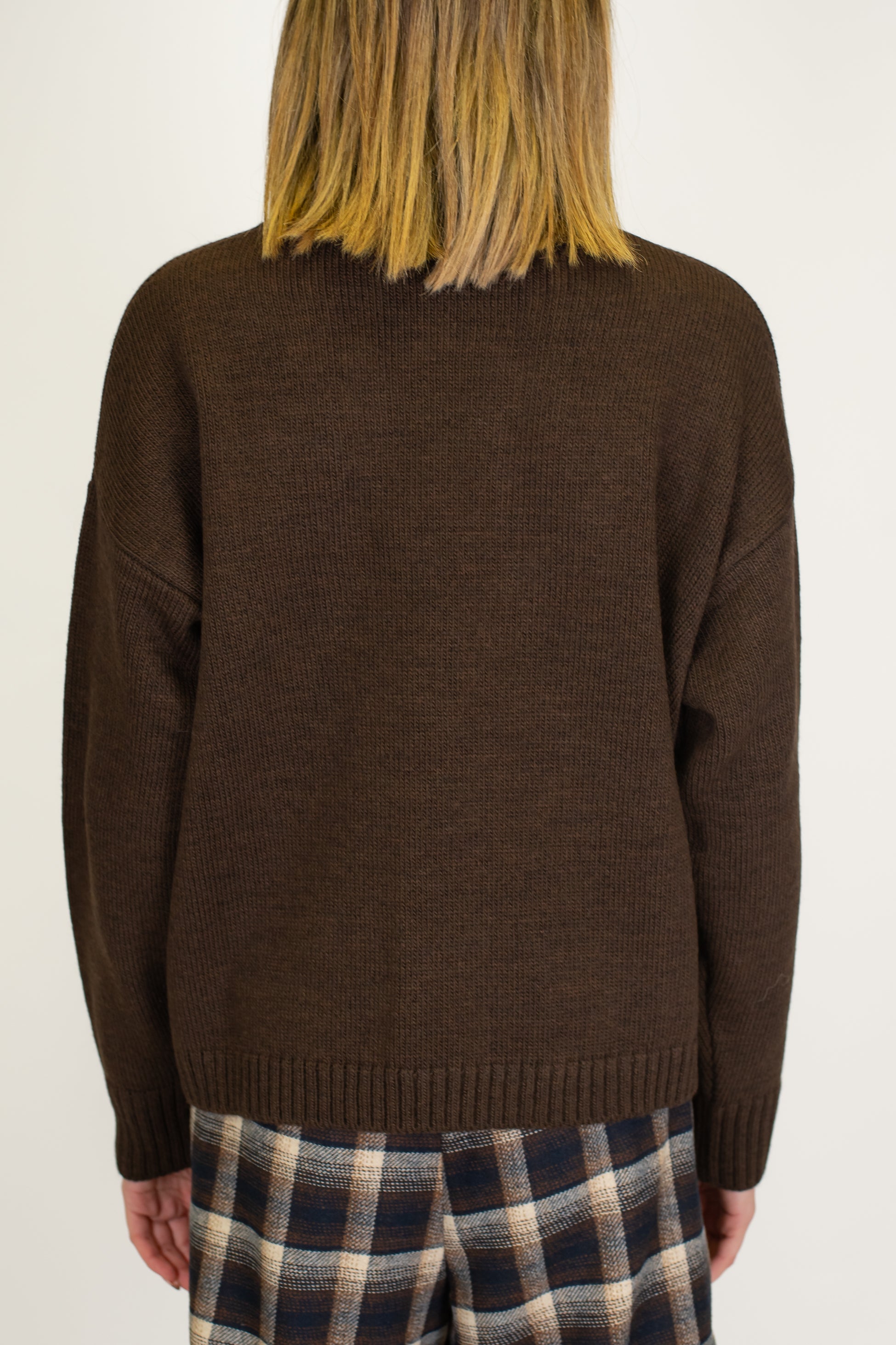 Tensione in -Maglia girocollo in misto lana con ricamo N°5