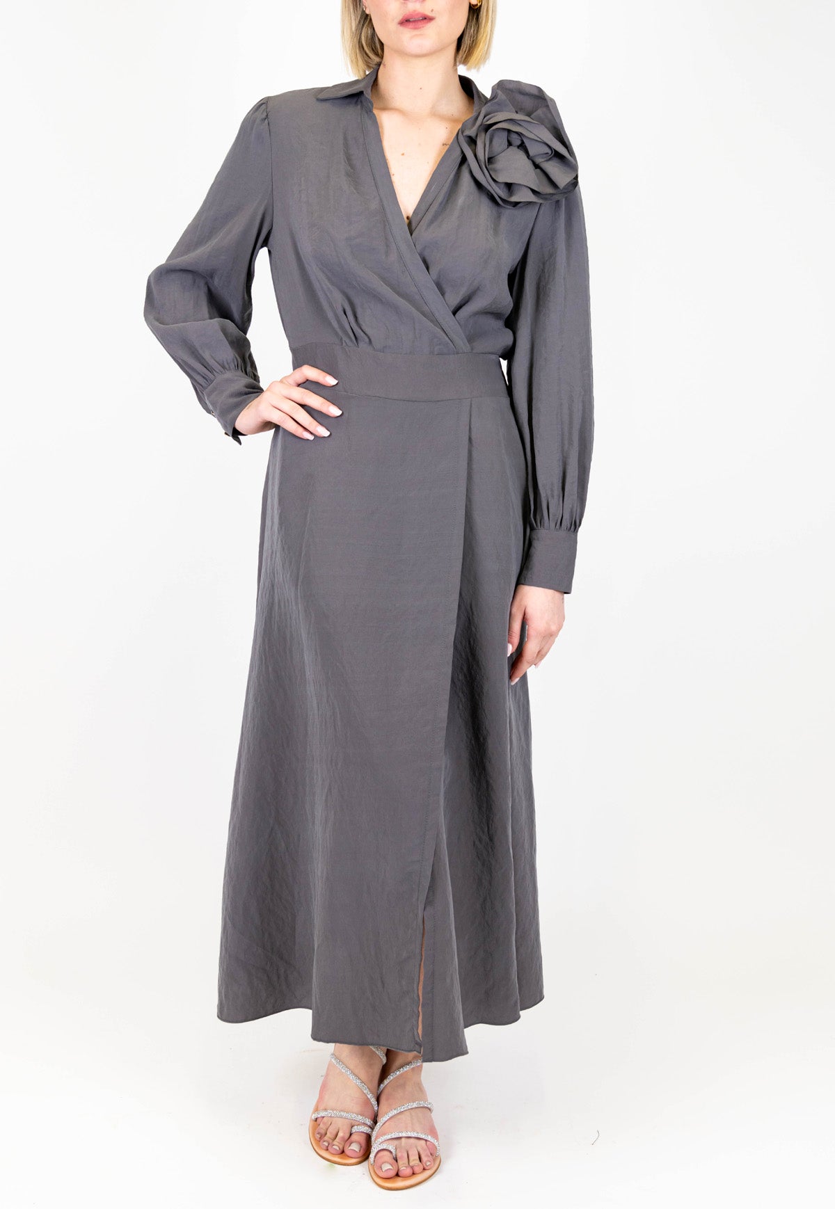 Motel - Abito lungo in modal con spilla a fiore