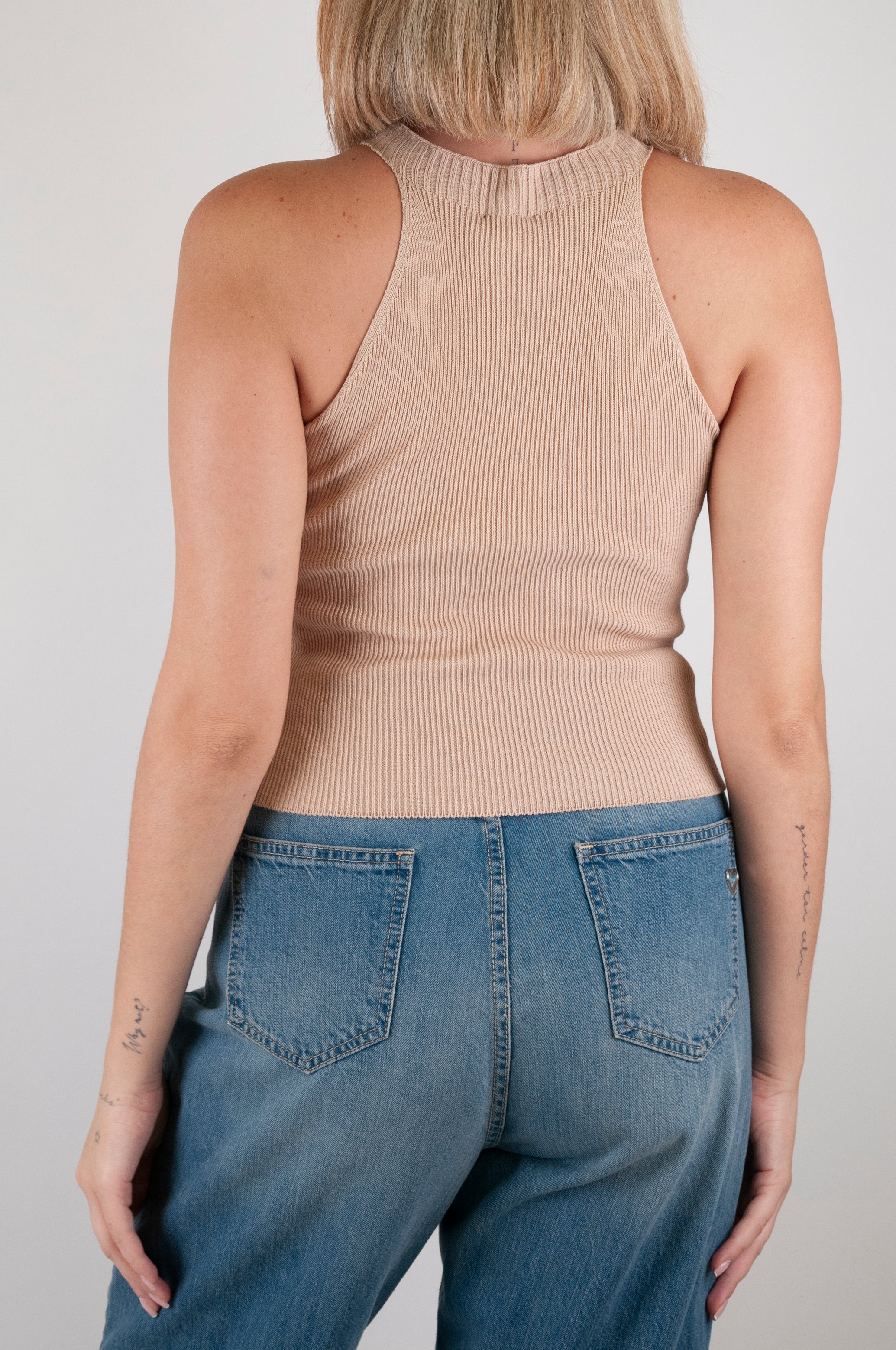 Kontatto - Top a costine in filo di viscosa scollo americana