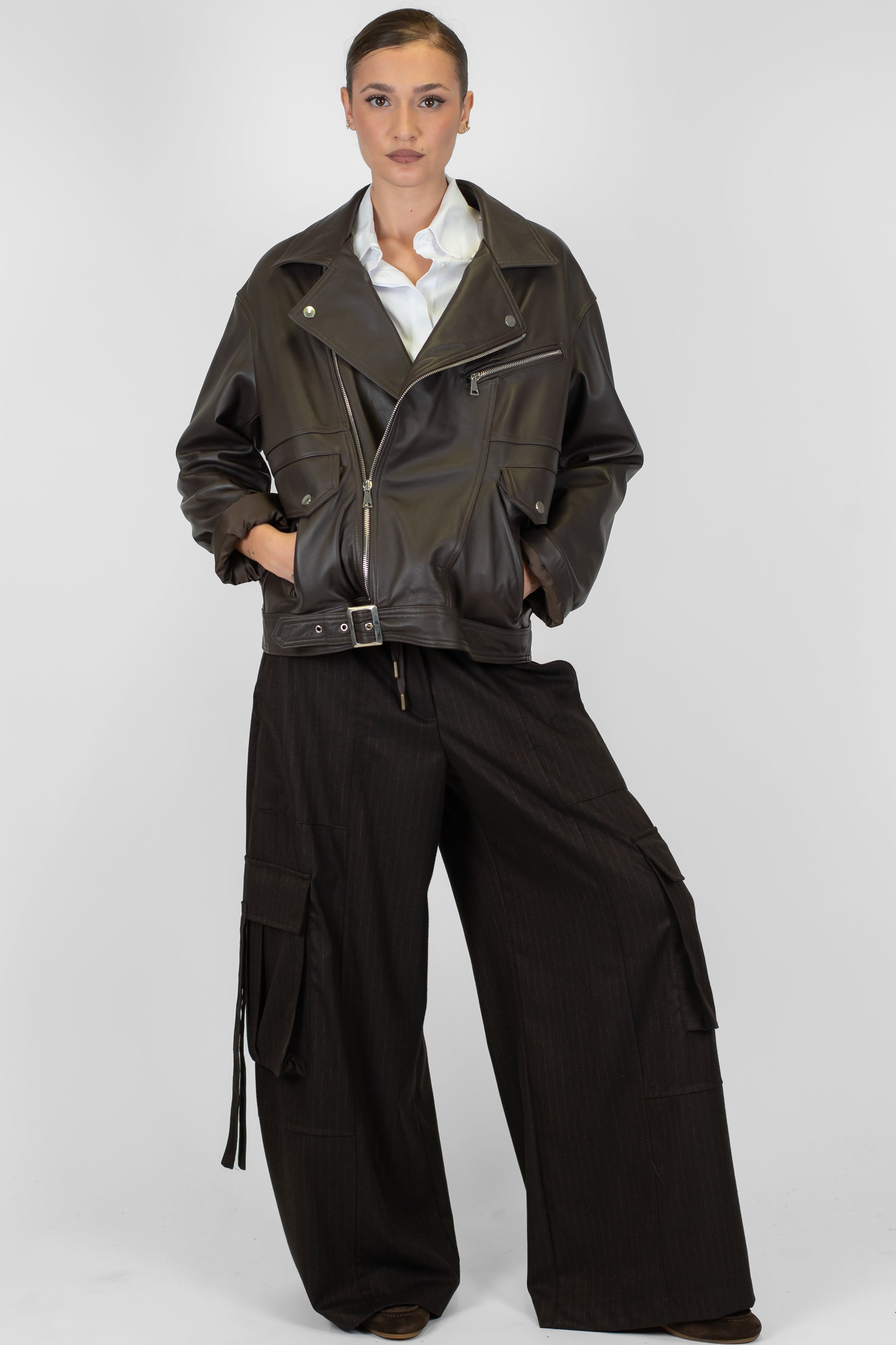 Tensione in - Pantalone cargo palazzo gessato con coulisse