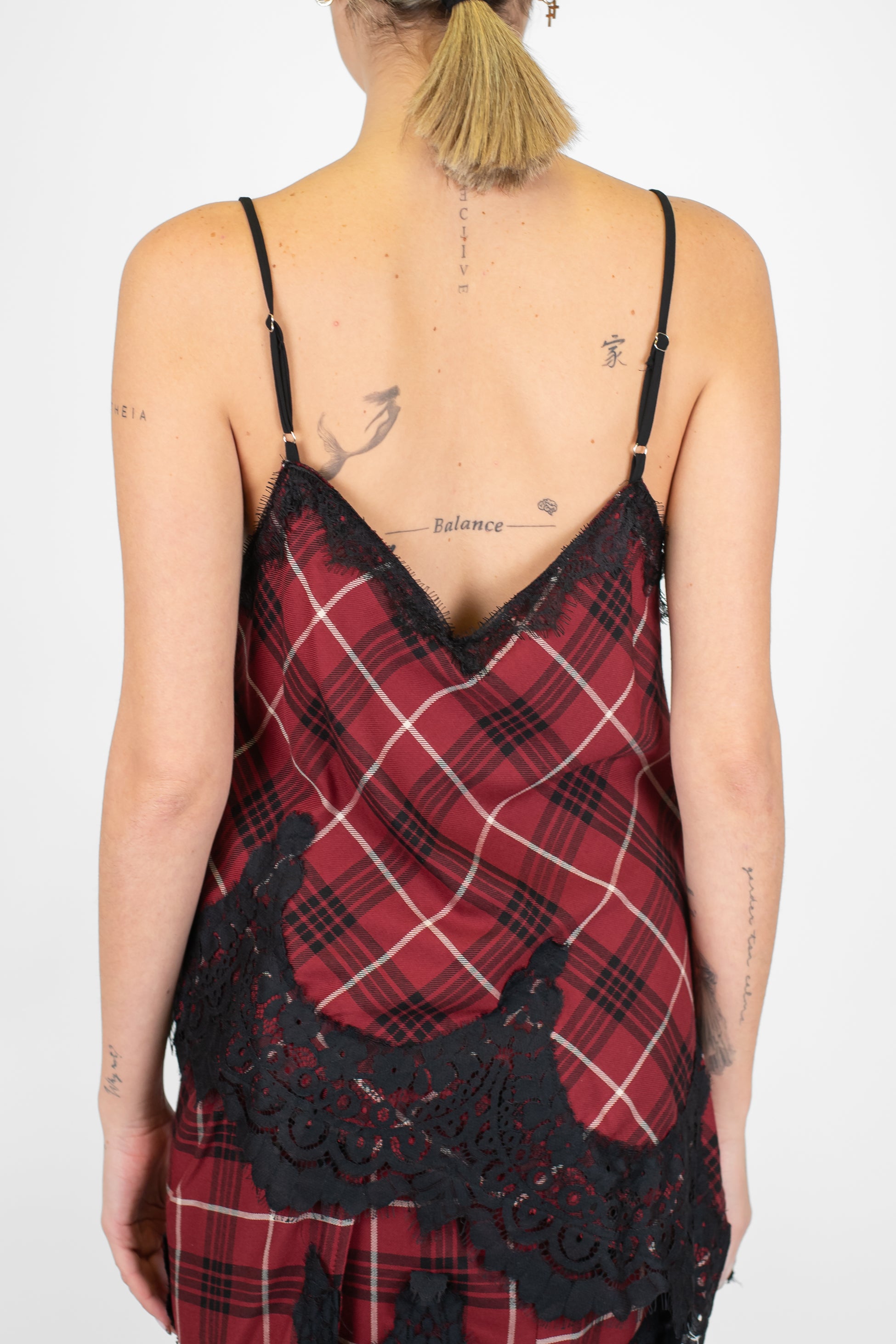 Tensione in - Top asimmetrico fantasia check con pizzo sul fondo