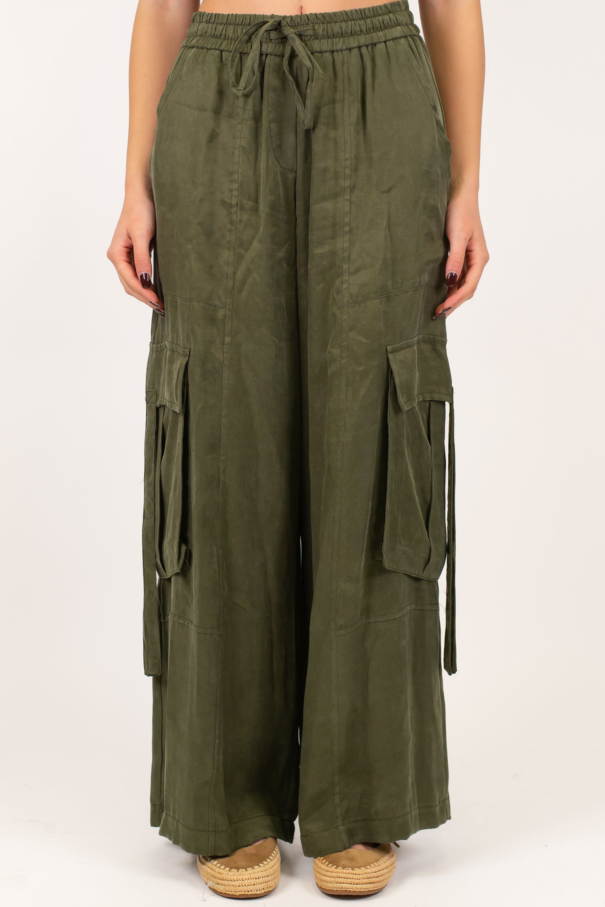 Tensione in - Pantalone cargo palazzo in lyocell effetto seta