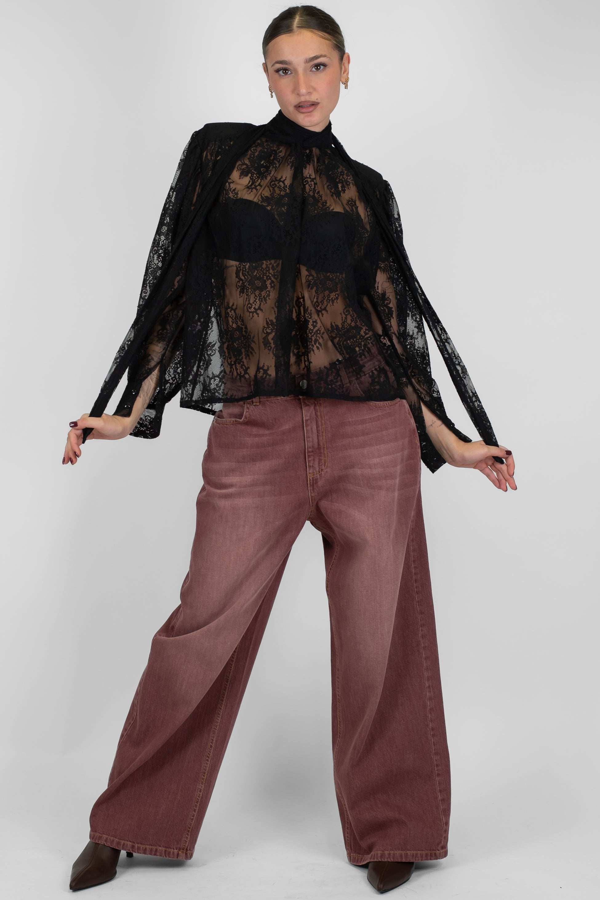 Motel - Blusa in pizzo con fiocco al collo e spalline