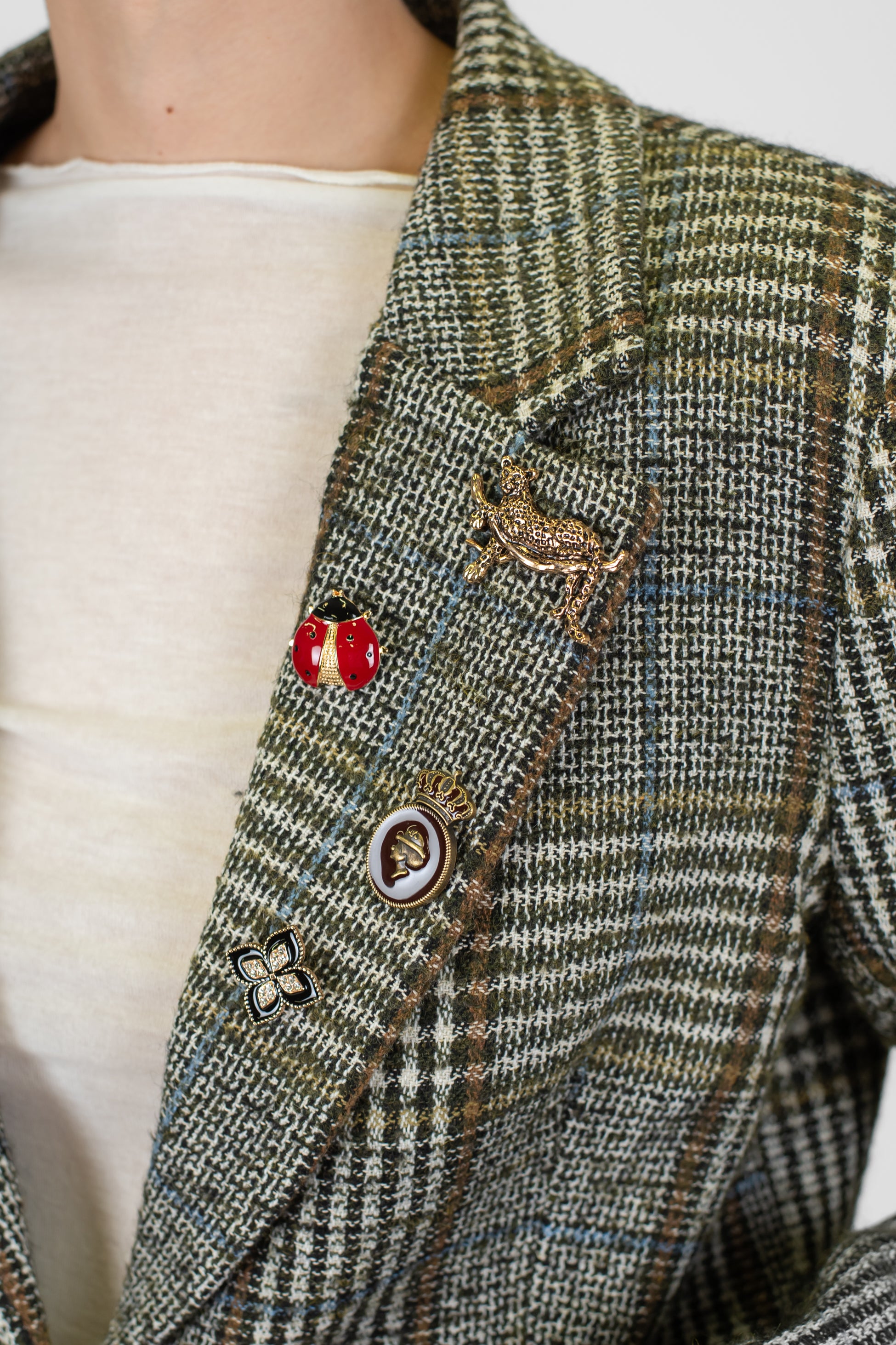 Tensione in - Giacca monopetto fantasia principe di galles in misto lana con spille