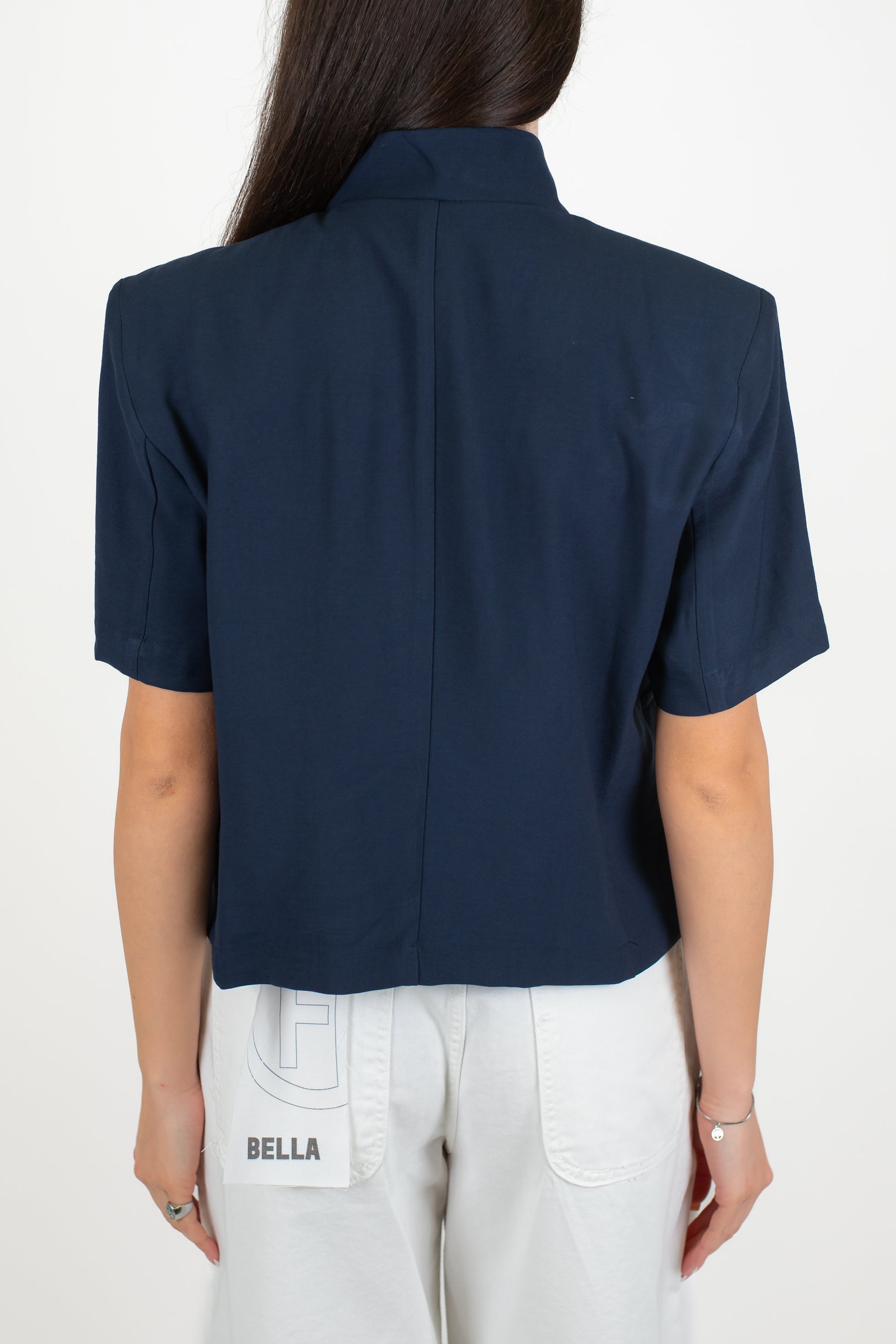 Haveone - Giacca crop mezzamanica con spalline, collo coreano e chiusura asimmetrica alta