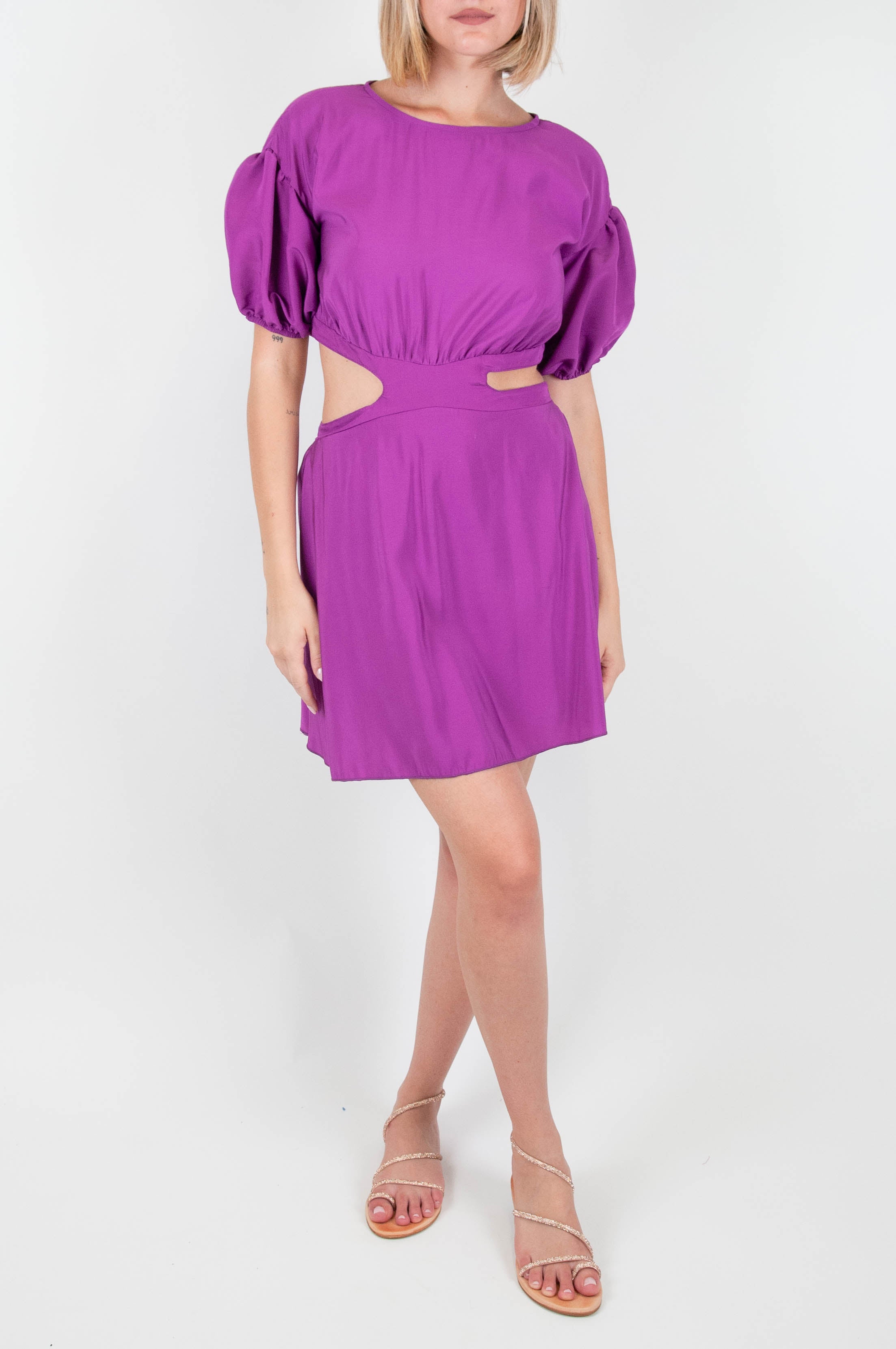 Tensione in - Abito corto cut-out in modal con mezza manica a palloncino
