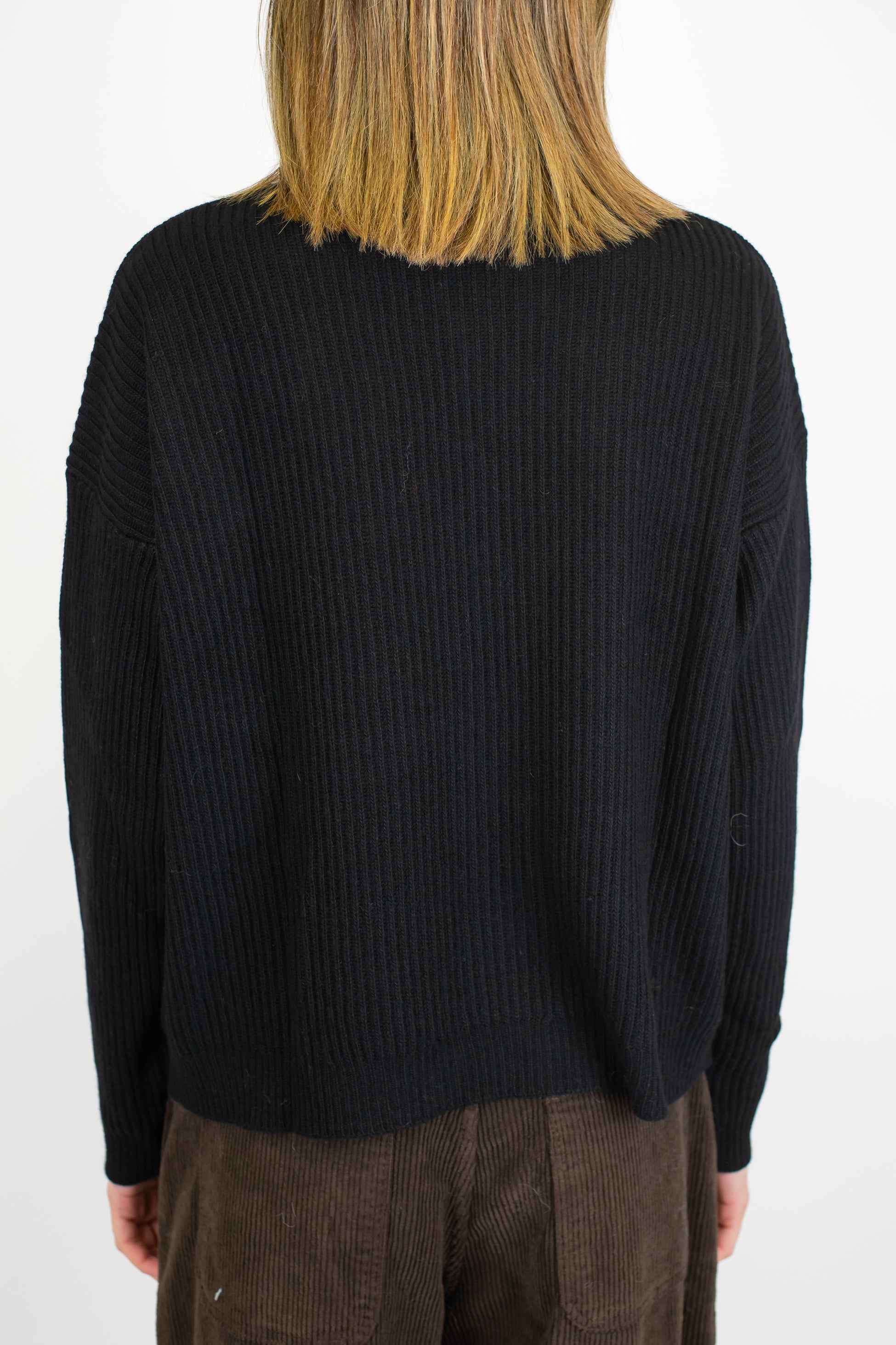 Tensione in - Dolcevita a costine in misto lana e cashmere