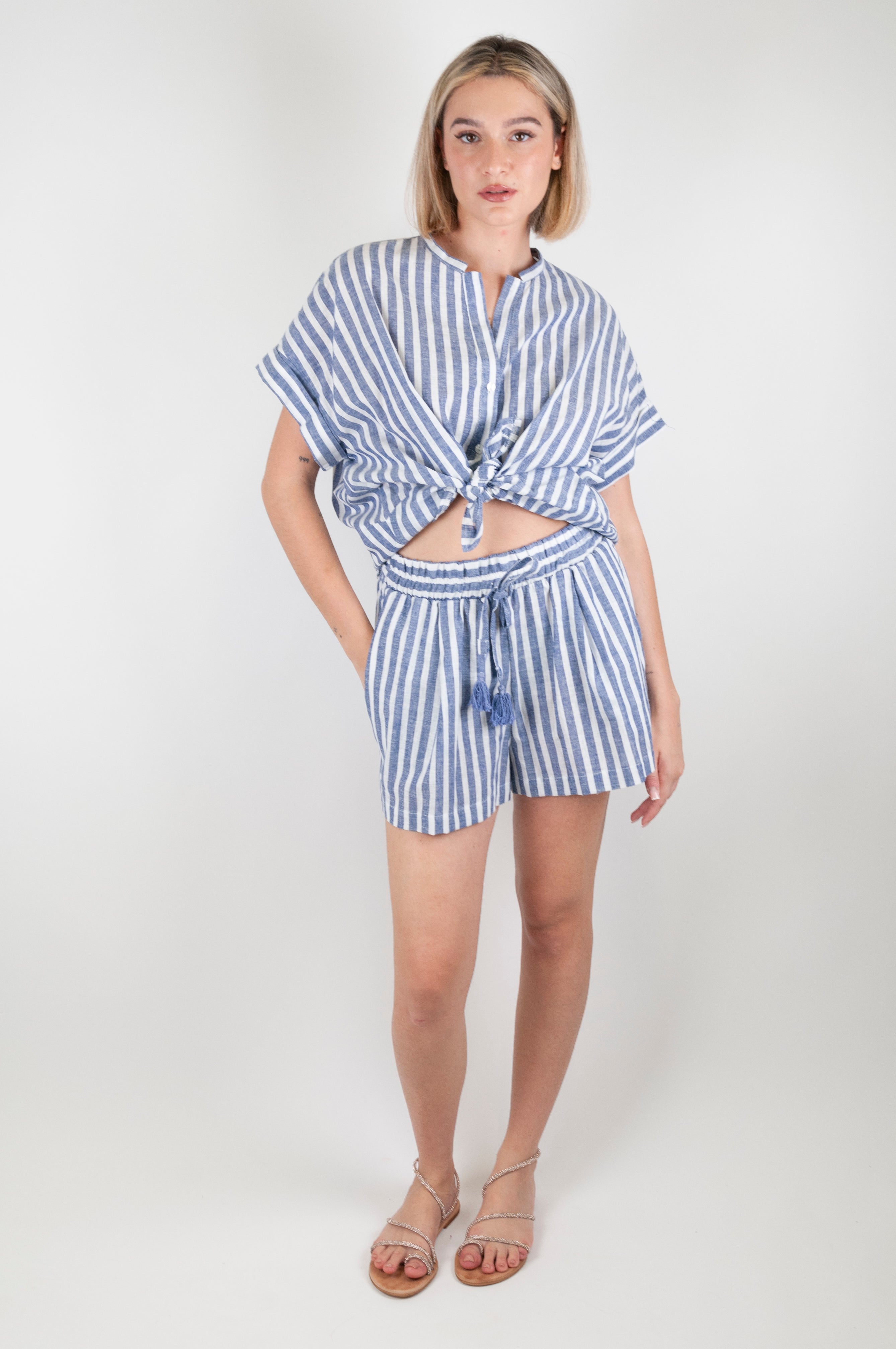 Tensione in - Shorts a righe in misto lino con coulisse