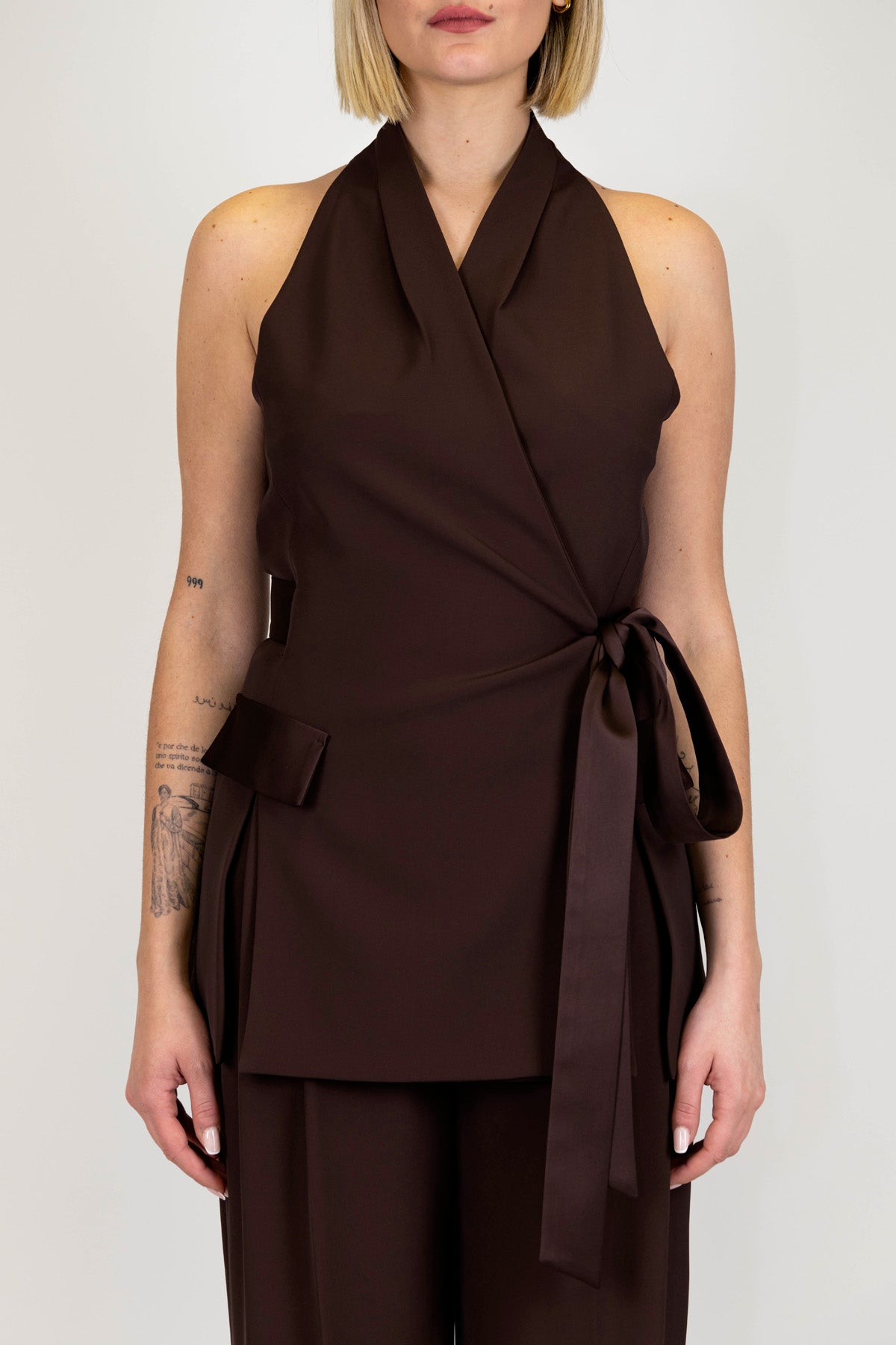 Imperial - Maxi gilet a portafoglio in tessuto fluido con fiocco e dettagli in raso