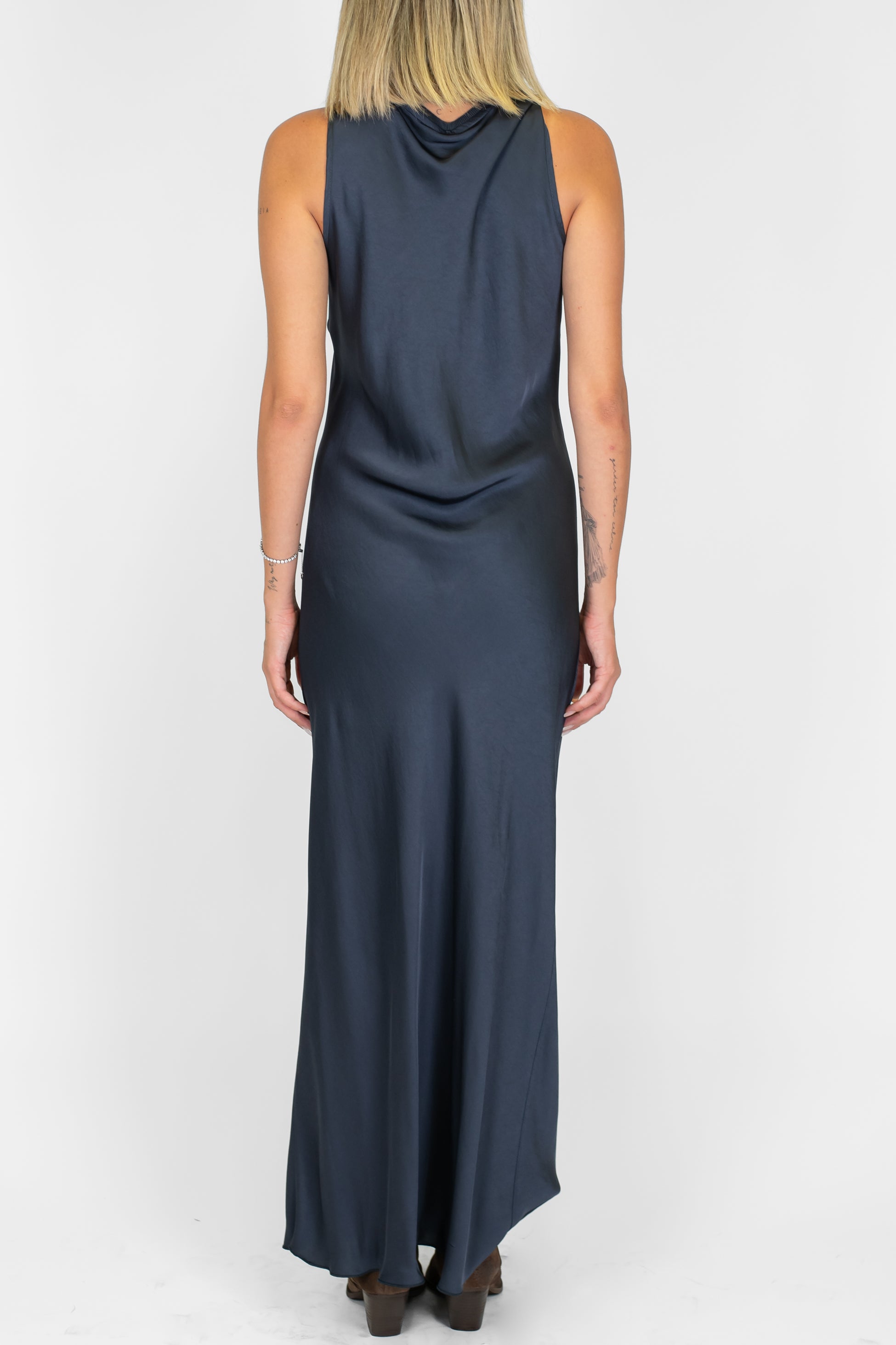 Tensione in - Abito lungo giromaniche in viscosa