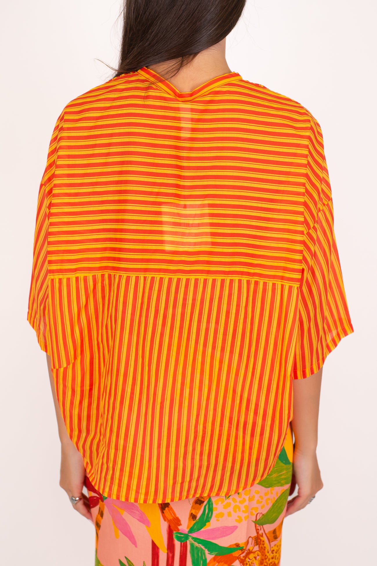 Tensione in - Camicia over fantasia a righe in mussola di cotone con collo coreano