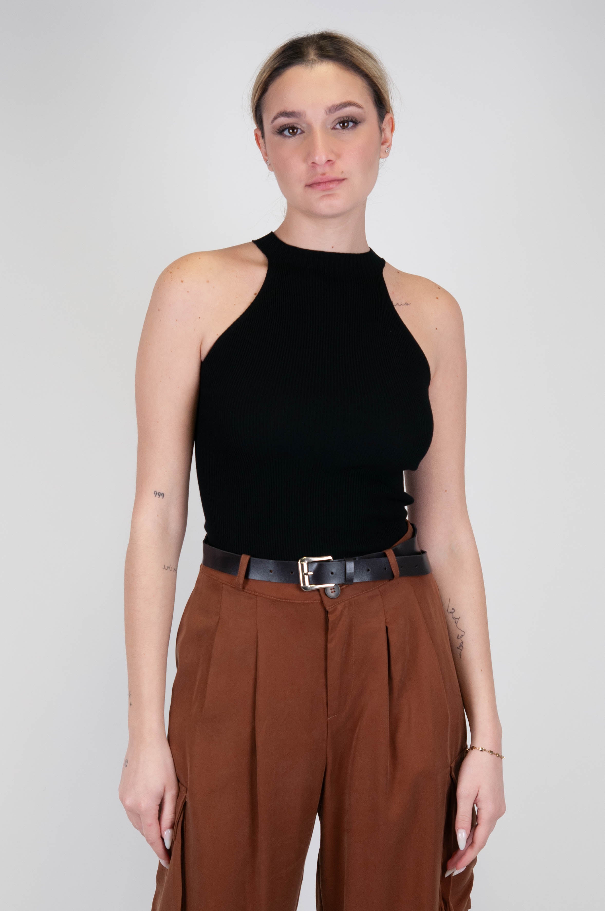 Kontatto - Top a costine in filo di viscosa scollo americana