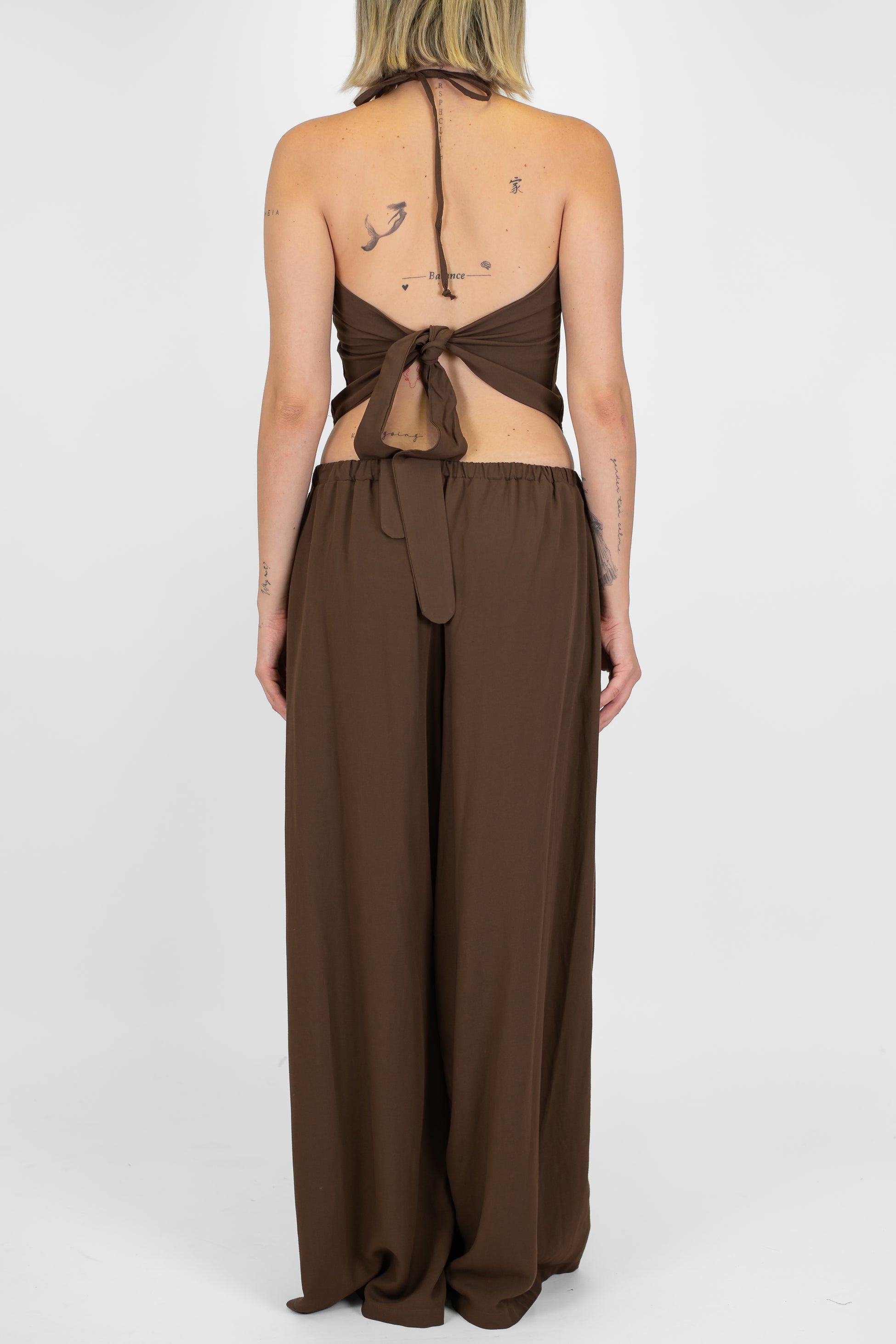 Tensione in - Coordinato in misto lino con allaccio sul retro e pantalone palazzo con elastico in vita