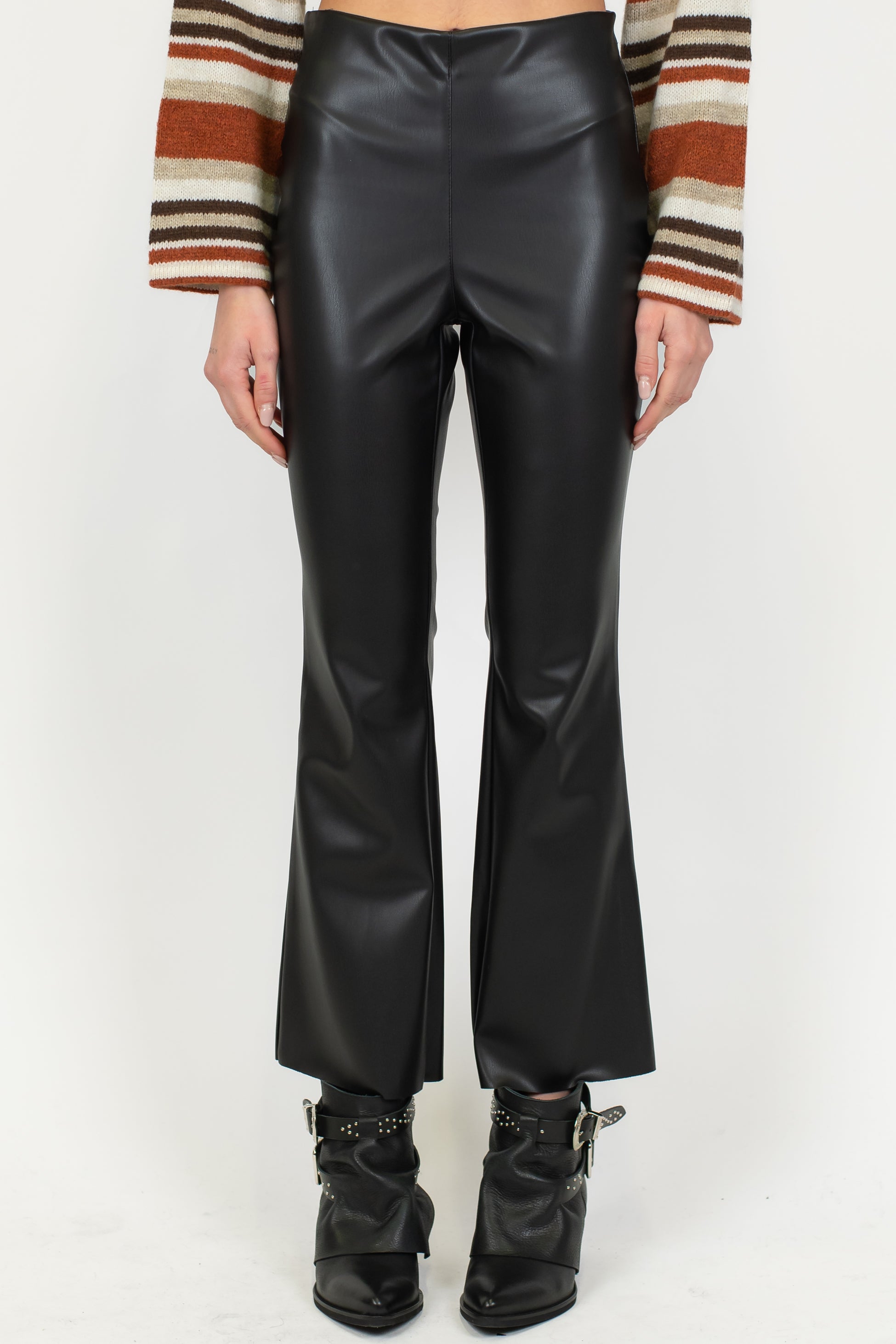 Tensione in - Panta leggings trombetta in ecopelle con elastico in vita