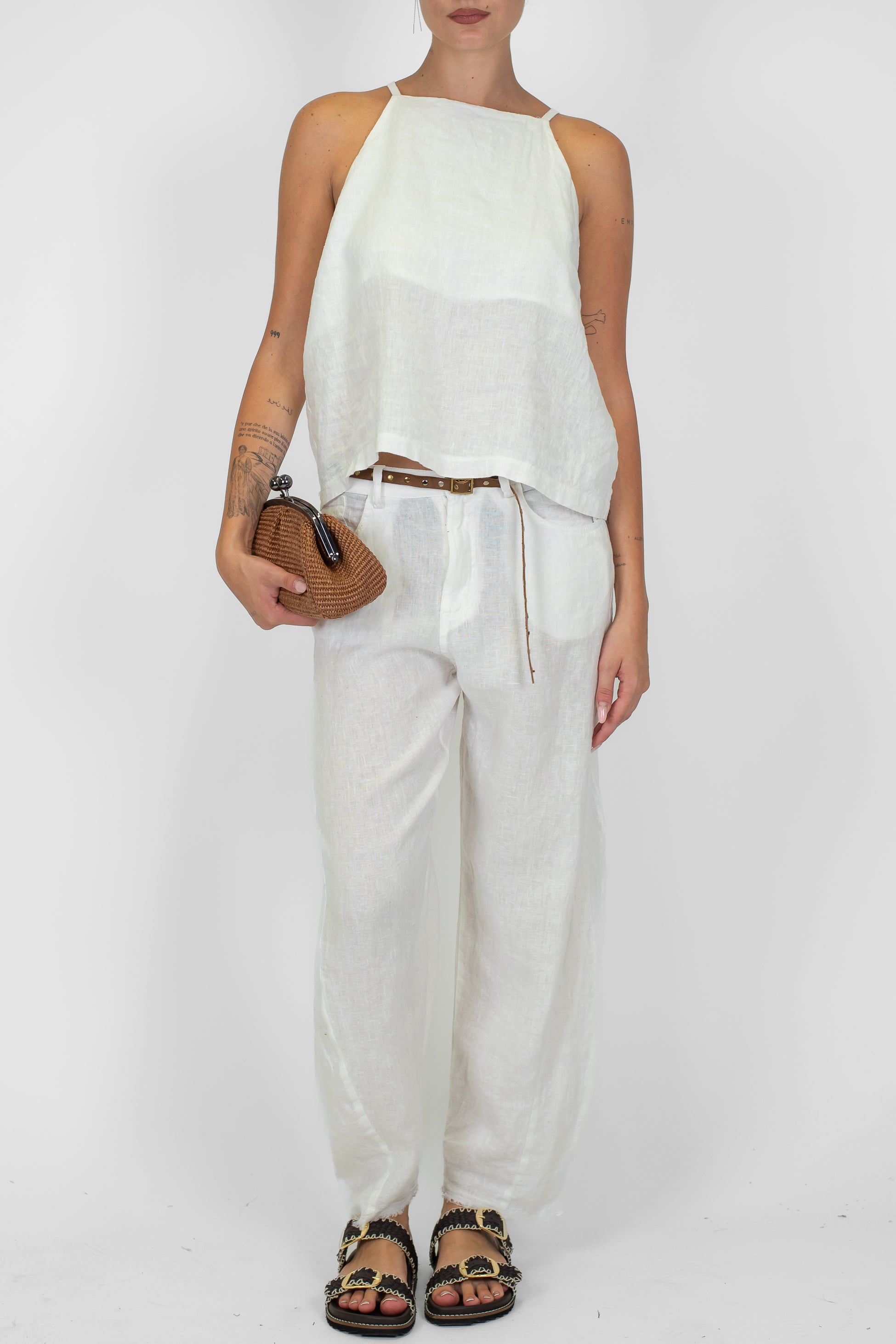 Tensione in - Top in puro lino con bretelle strette con bottoncino sul retro