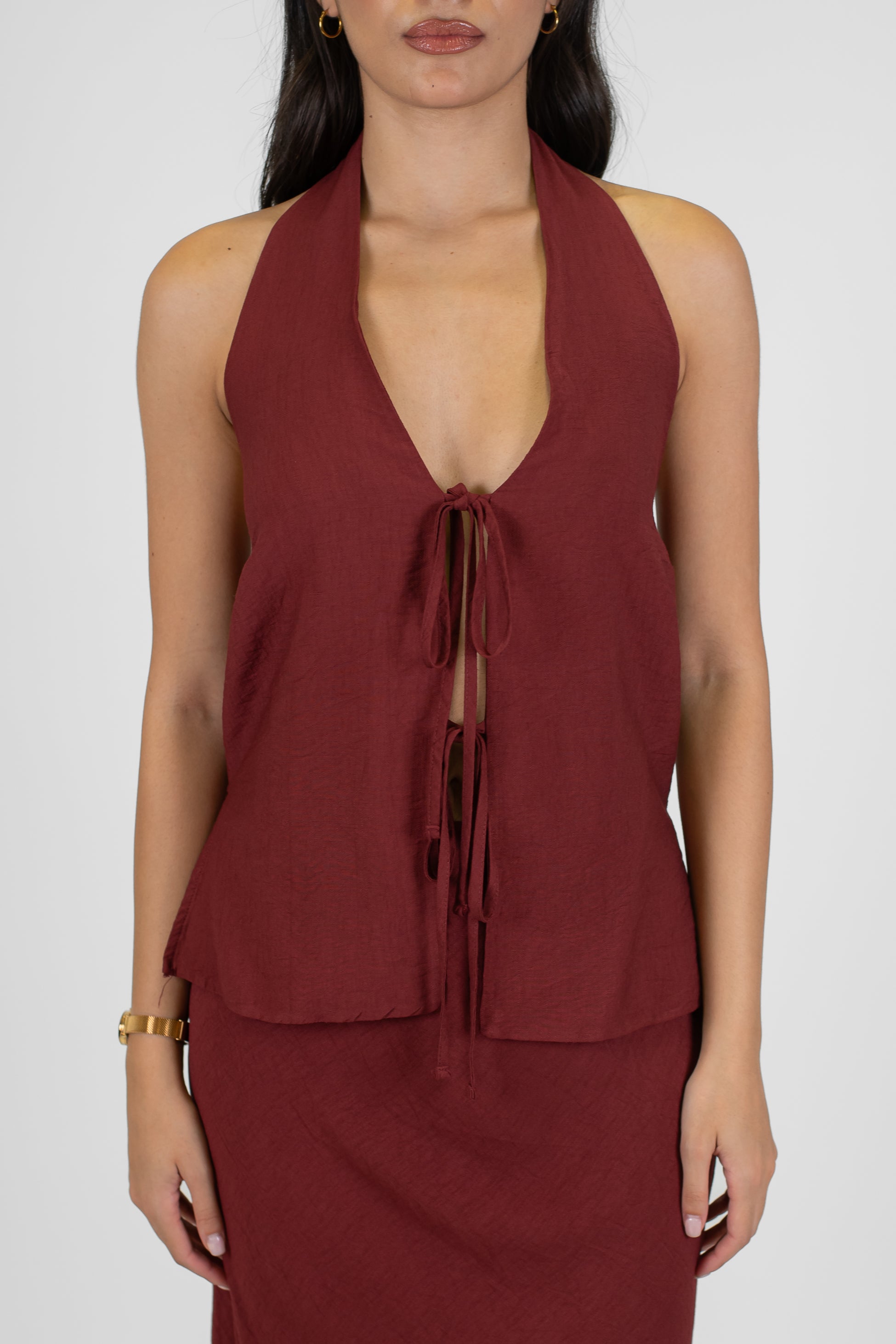 Tensione in - Gilet chiusura scollo fronte-retro con allaccio al collo e laccetti